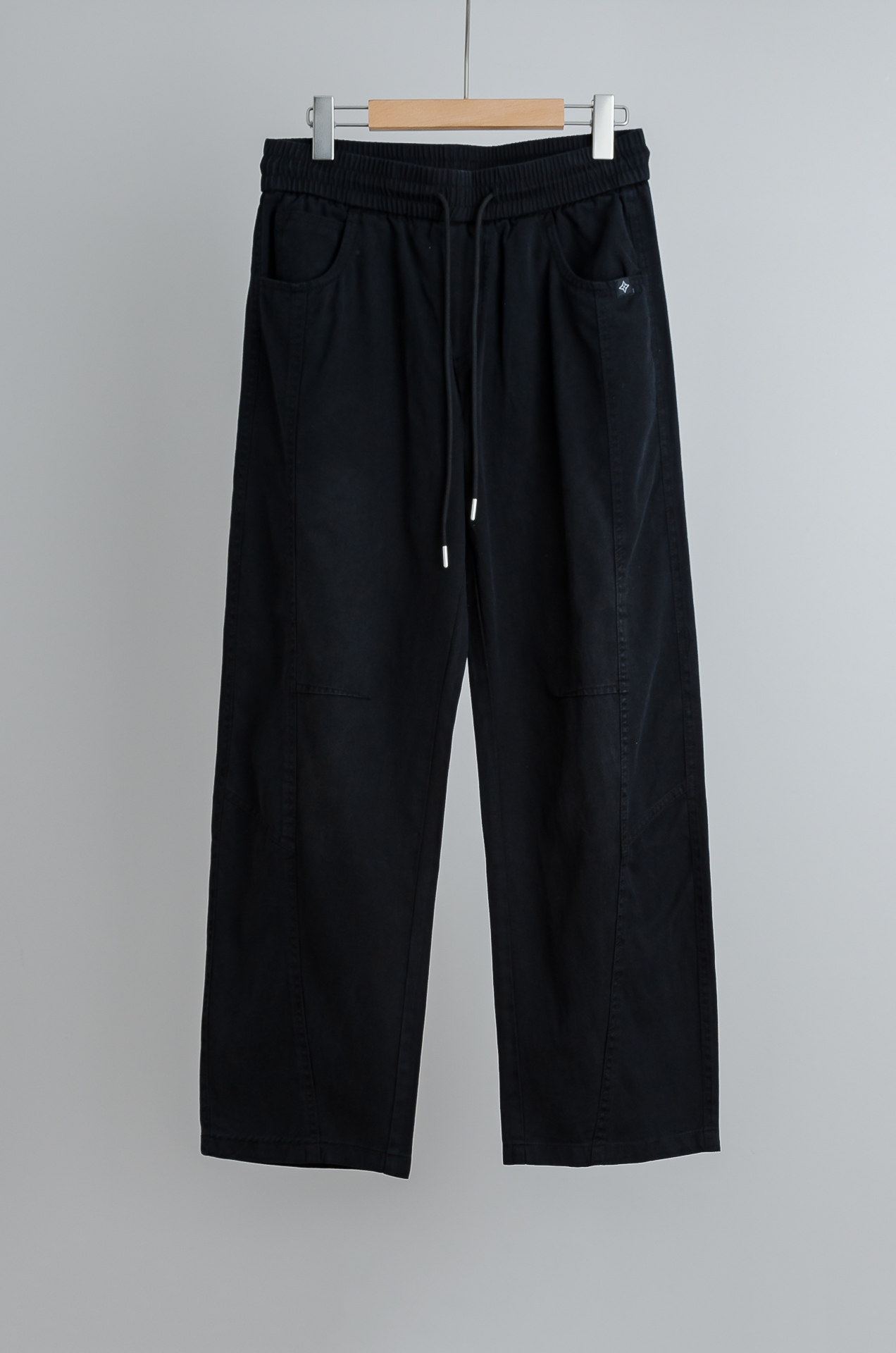 ☀️☀️ LV 2026新春最新出品宽松裤脚休闲裤#休闲百搭的一款 上身很舒适 弹力收腰抽绳，阔腿设计，