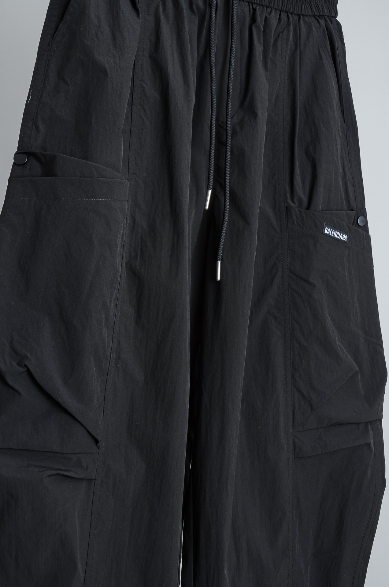 ☀️☀️ 巴黎世家 2026新春最新出品宽松裤脚休闲裤#休闲百搭的一款 上身很舒适 弹力收腰抽绳，阔腿设