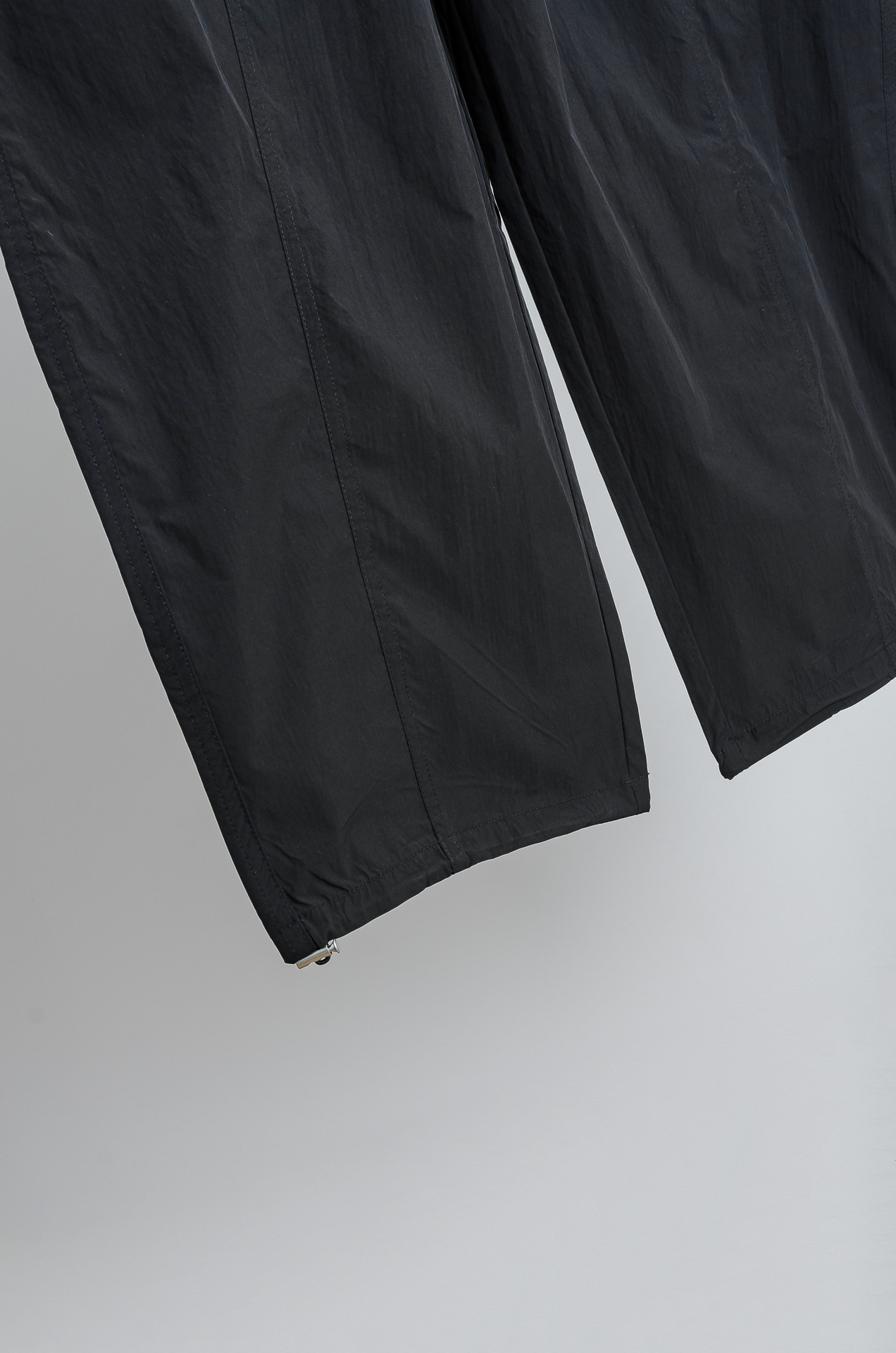 ☀️☀️ 巴黎世家 2026新春最新出品宽松裤脚休闲裤#休闲百搭的一款 上身很舒适 弹力收腰抽绳，阔腿设