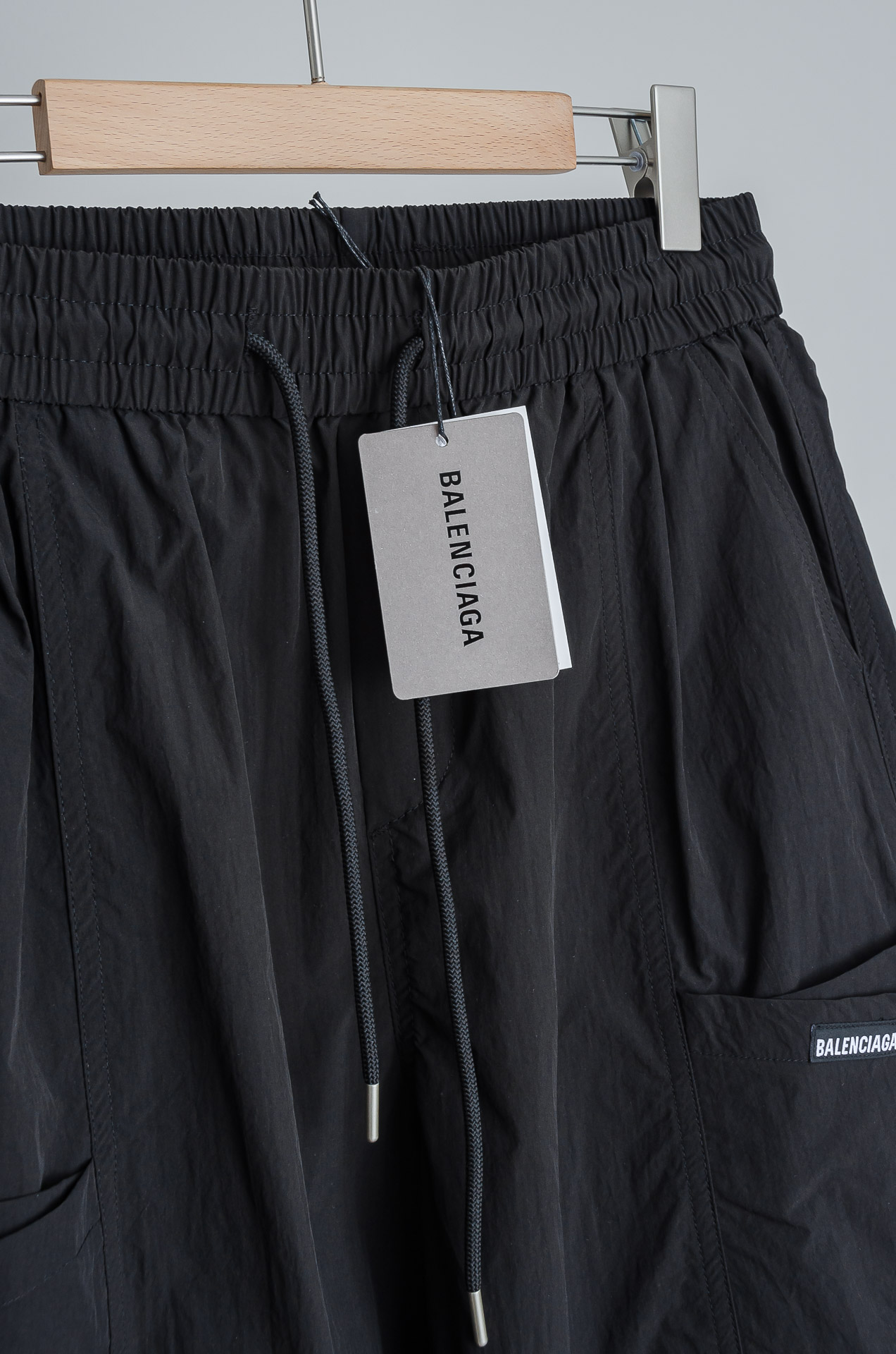 ☀️☀️ 巴黎世家 2026新春最新出品宽松裤脚休闲裤#休闲百搭的一款 上身很舒适 弹力收腰抽绳，阔腿设