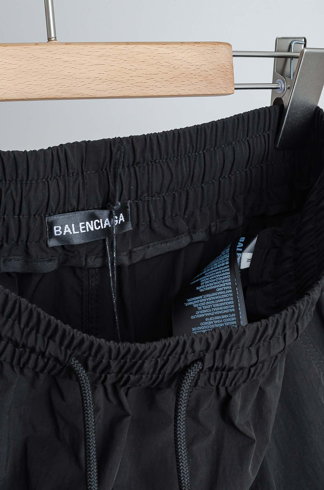 ☀️☀️ 巴黎世家 2026新春最新出品宽松裤脚休闲裤#休闲百搭的一款 上身很舒适 弹力收腰抽绳，阔腿设