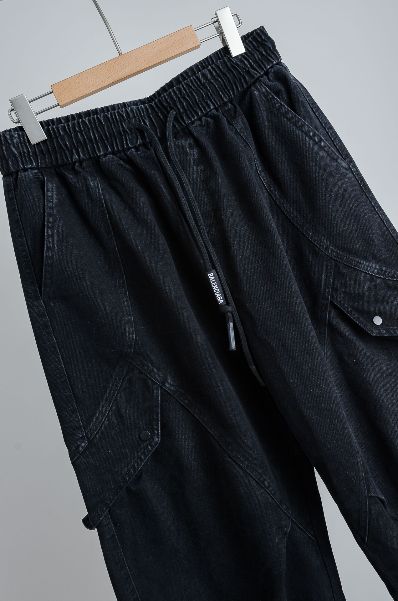 ☀️☀️ 巴黎世家 2026新春最新出品宽松裤脚休闲裤#休闲百搭的一款 上身很舒适 弹力收腰抽绳，阔腿设