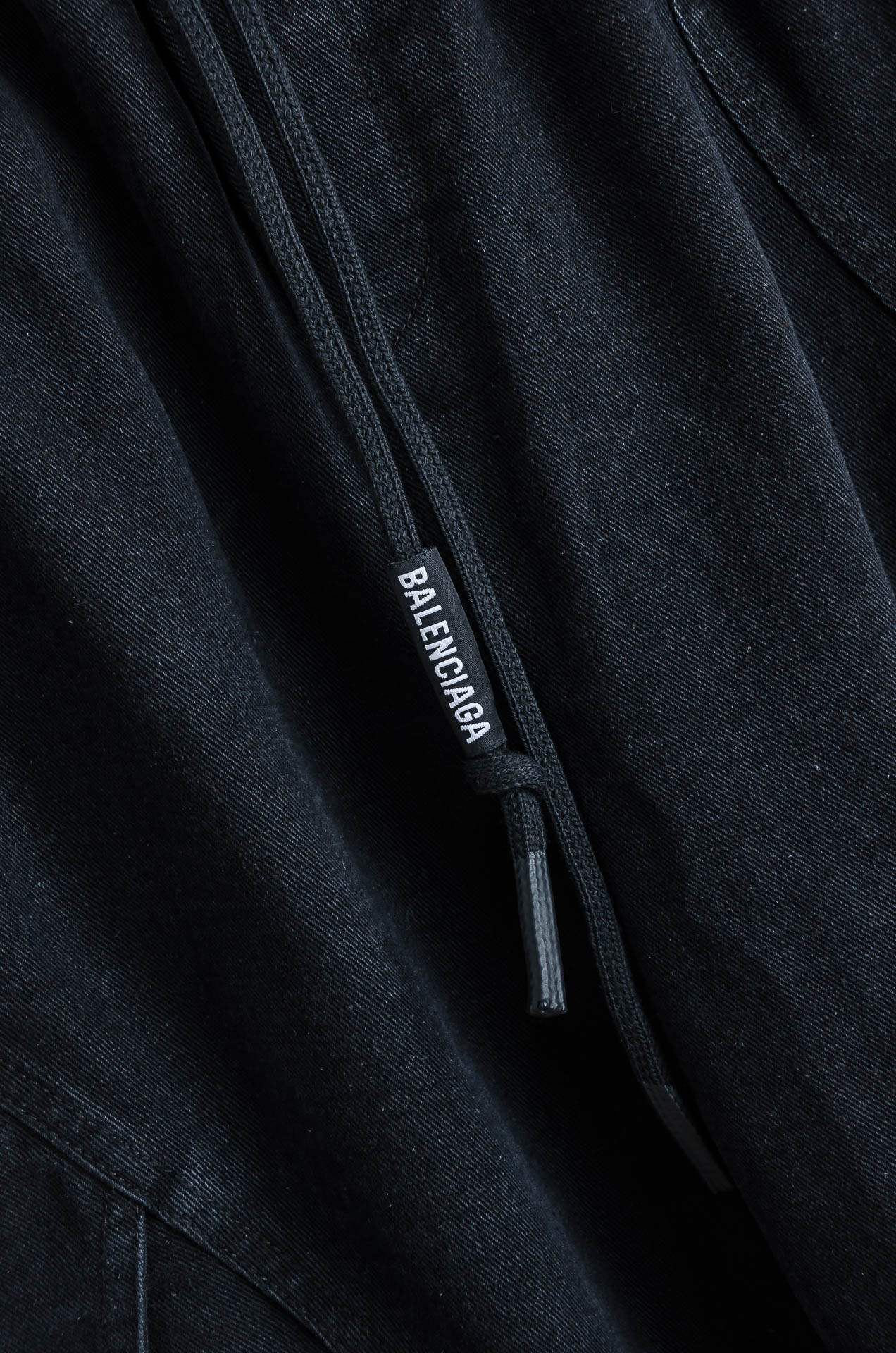 ☀️☀️ 巴黎世家 2026新春最新出品宽松裤脚休闲裤#休闲百搭的一款 上身很舒适 弹力收腰抽绳，阔腿设