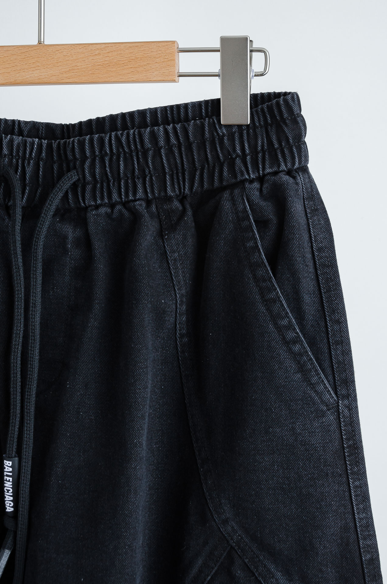 ☀️☀️ 巴黎世家 2026新春最新出品宽松裤脚休闲裤#休闲百搭的一款 上身很舒适 弹力收腰抽绳，阔腿设