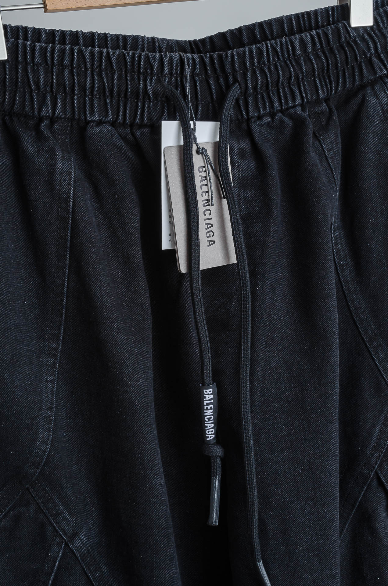 ☀️☀️ 巴黎世家 2026新春最新出品宽松裤脚休闲裤#休闲百搭的一款 上身很舒适 弹力收腰抽绳，阔腿设