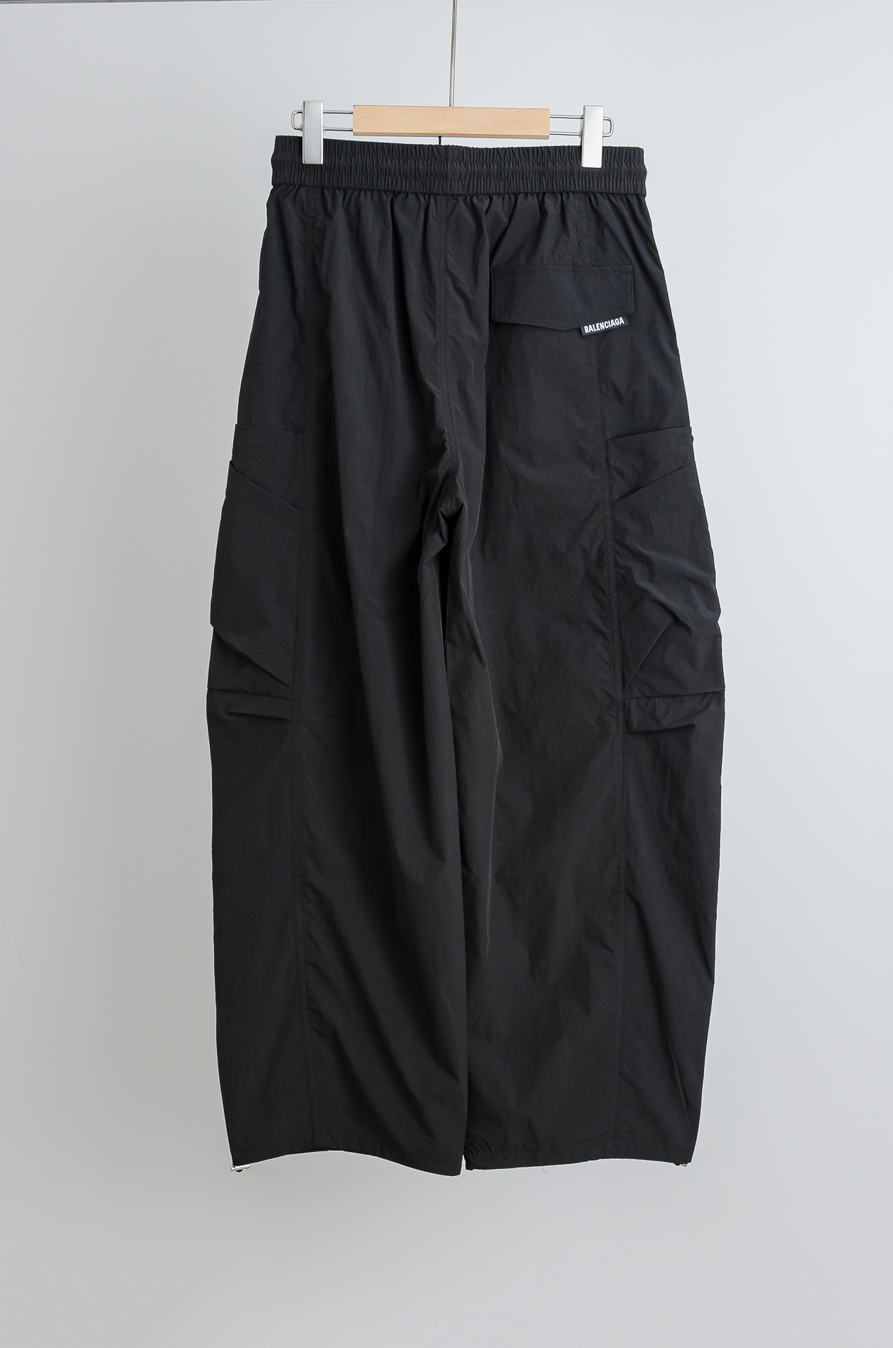 ☀️☀️ 巴黎世家 2026新春最新出品宽松裤脚休闲裤#休闲百搭的一款 上身很舒适 弹力收腰抽绳，阔腿设