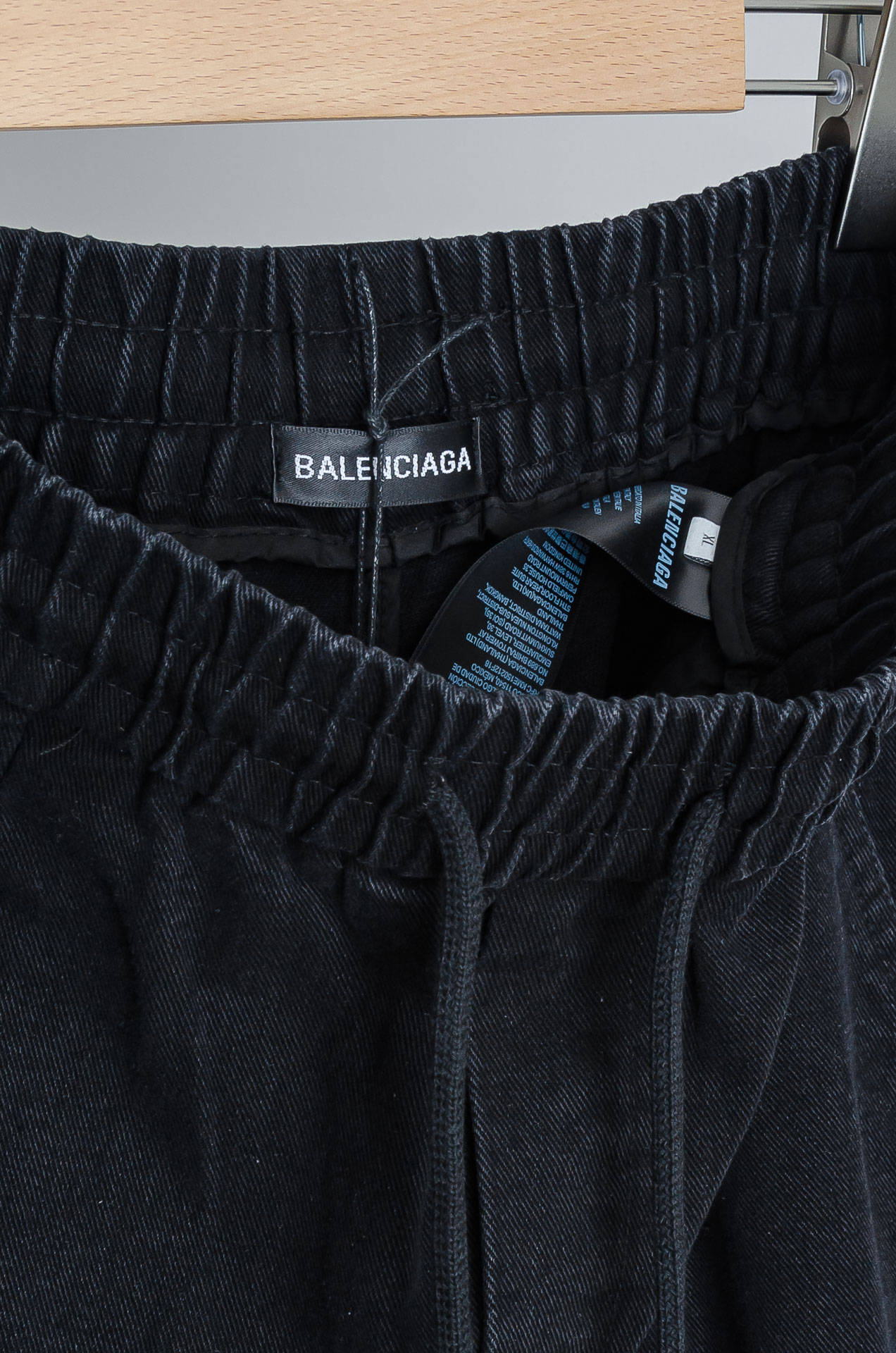 ☀️☀️ 巴黎世家 2026新春最新出品宽松裤脚休闲裤#休闲百搭的一款 上身很舒适 弹力收腰抽绳，阔腿设