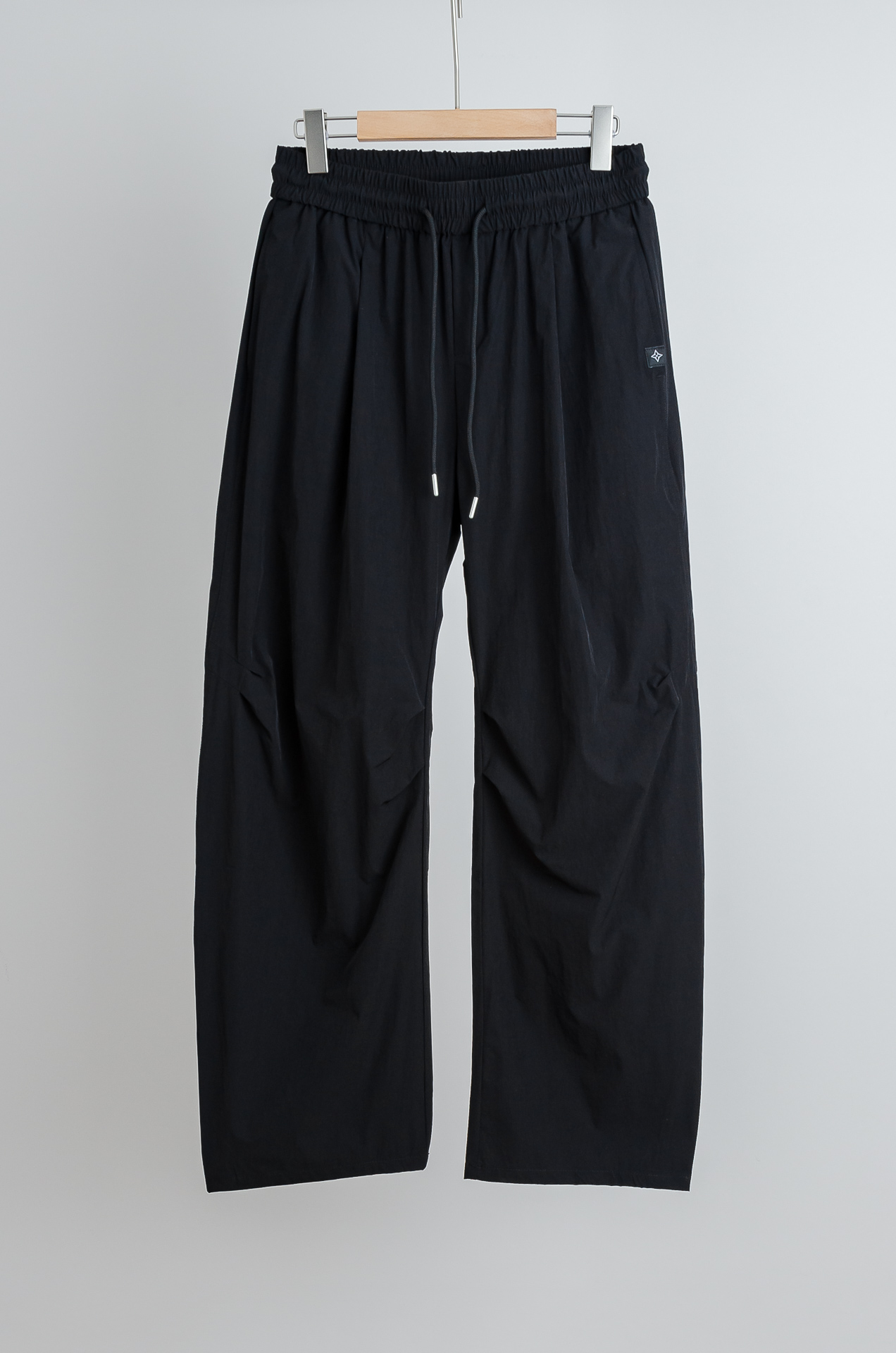 ☀️☀️ LV 2026新春最新出品宽松裤脚休闲裤#休闲百搭的一款 上身很舒适 弹力收腰抽绳，阔腿设计，