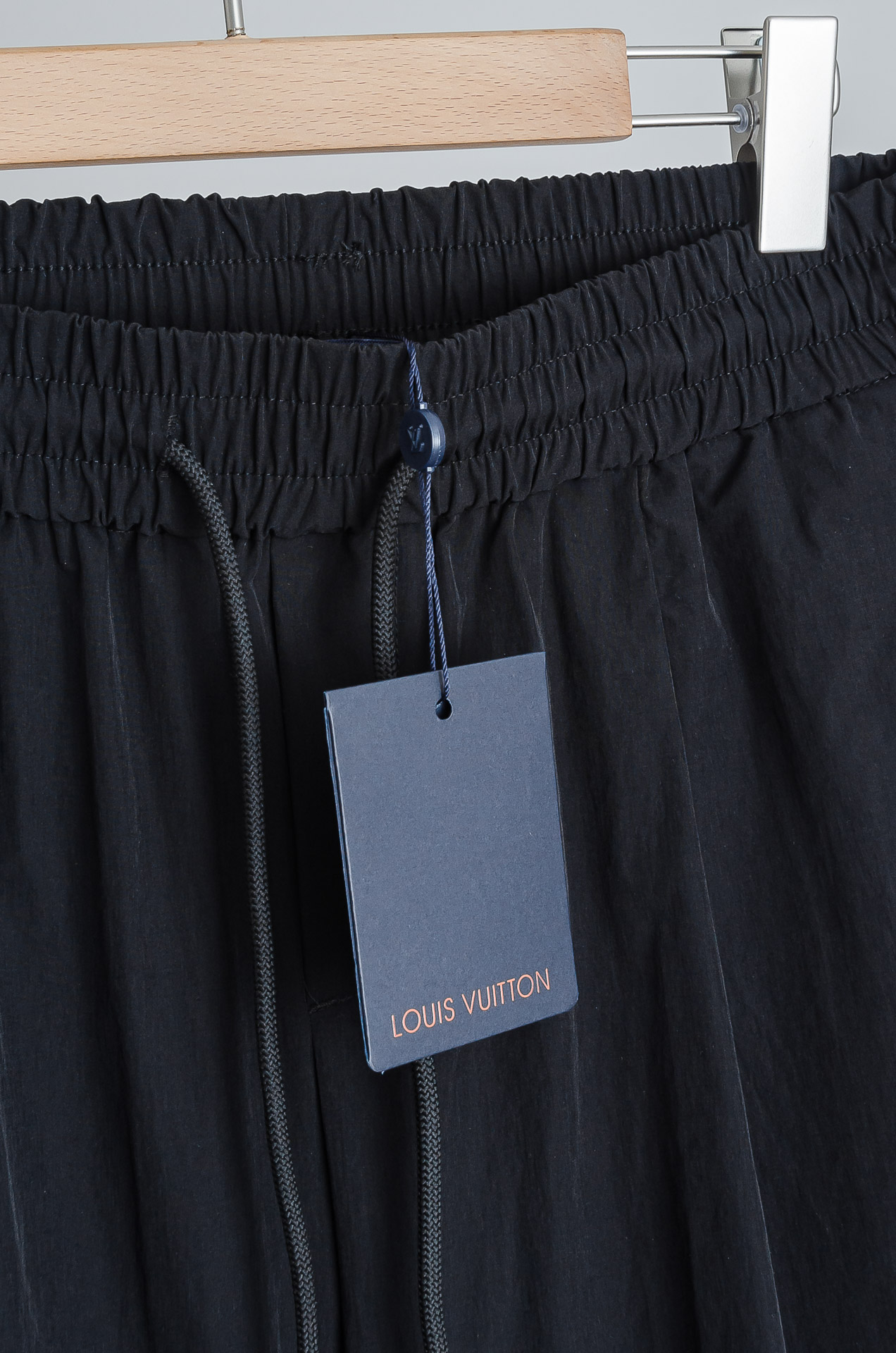 ☀️☀️ LV 2026新春最新出品宽松裤脚休闲裤#休闲百搭的一款 上身很舒适 弹力收腰抽绳，阔腿设计，