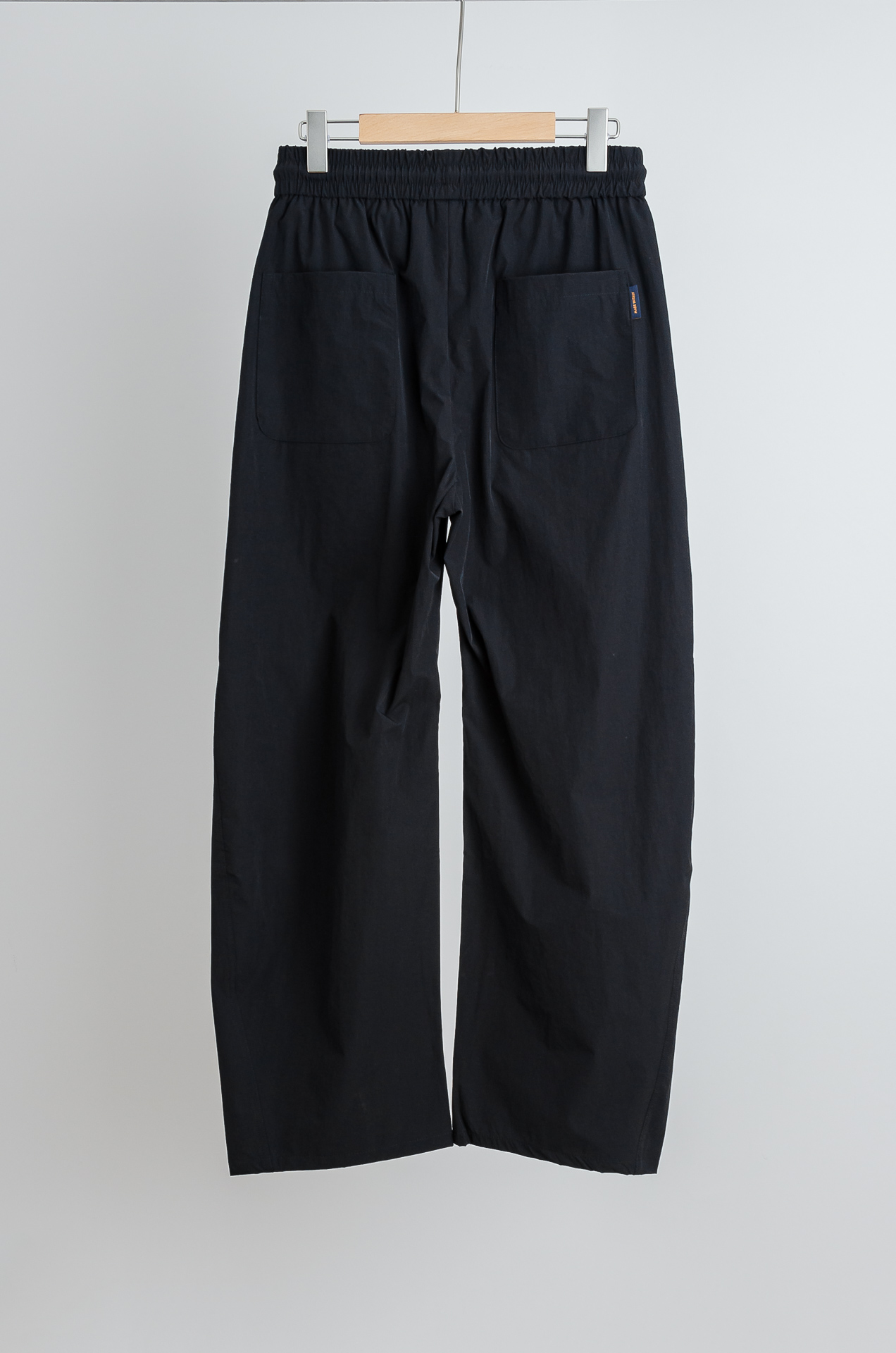 ☀️☀️ LV 2026新春最新出品宽松裤脚休闲裤#休闲百搭的一款 上身很舒适 弹力收腰抽绳，阔腿设计，