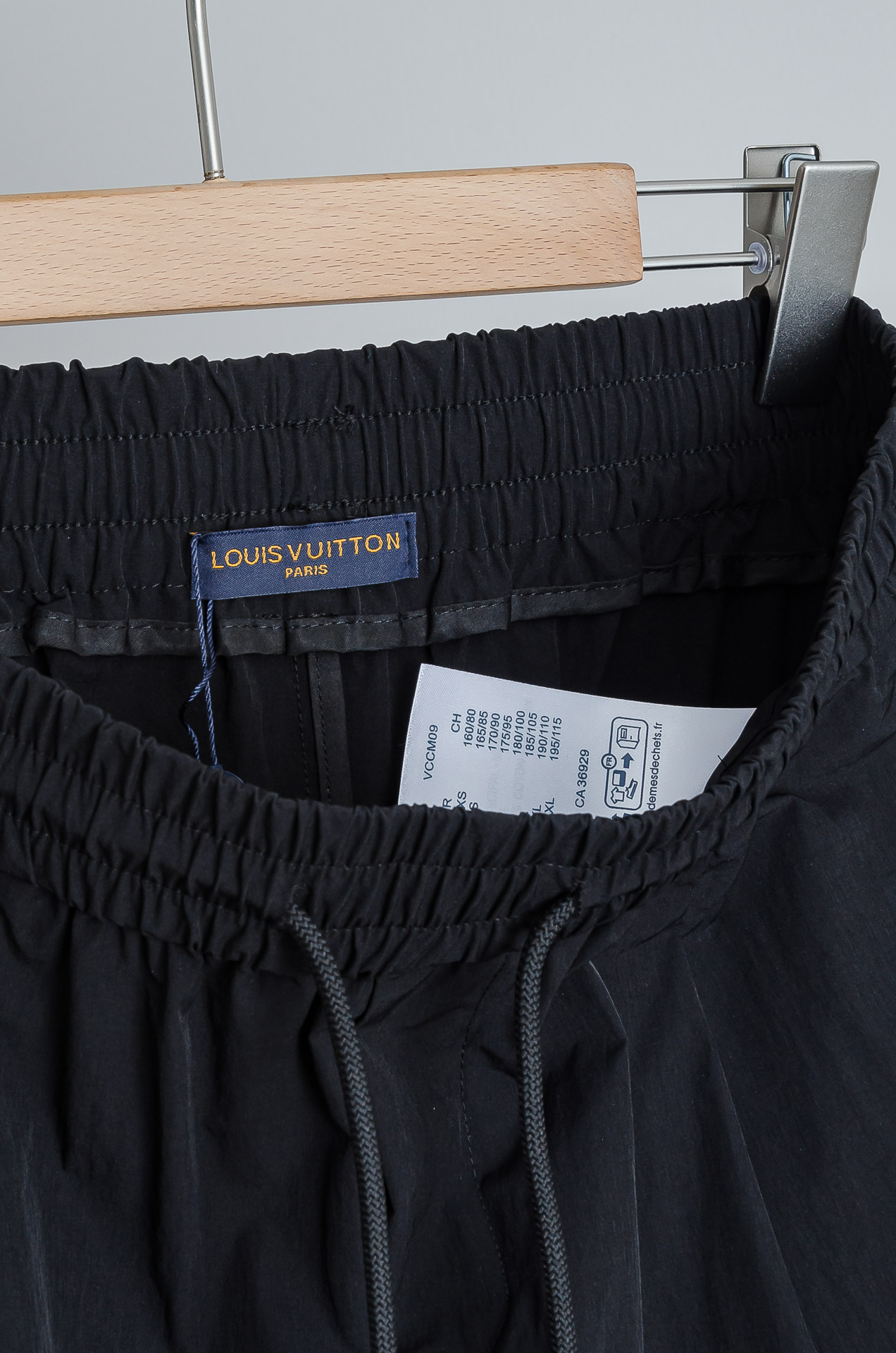 ☀️☀️ LV 2026新春最新出品宽松裤脚休闲裤#休闲百搭的一款 上身很舒适 弹力收腰抽绳，阔腿设计，