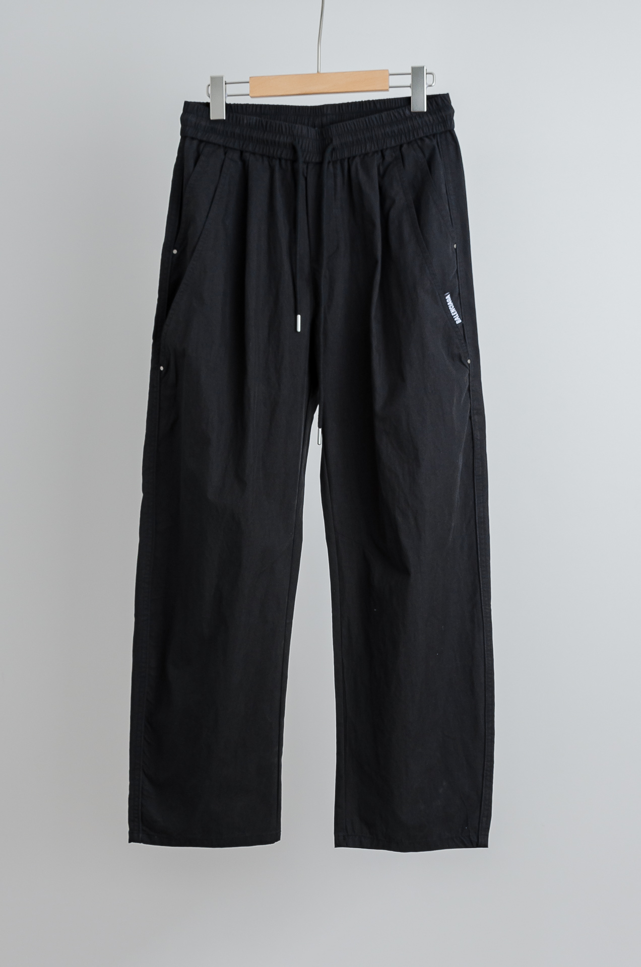 ☀️☀️ 巴黎世家 2026新春最新出品宽松裤脚休闲裤#休闲百搭的一款 上身很舒适 弹力收腰抽绳，阔腿设