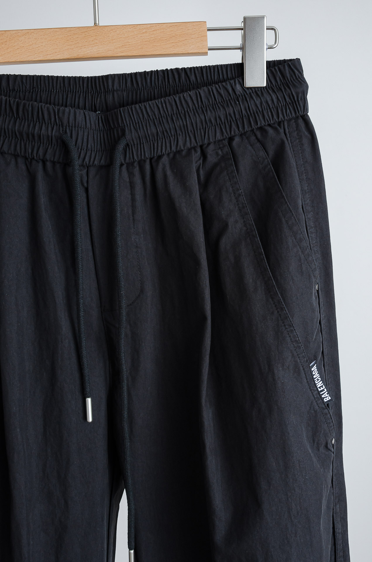 ☀️☀️ 巴黎世家 2026新春最新出品宽松裤脚休闲裤#休闲百搭的一款 上身很舒适 弹力收腰抽绳，阔腿设