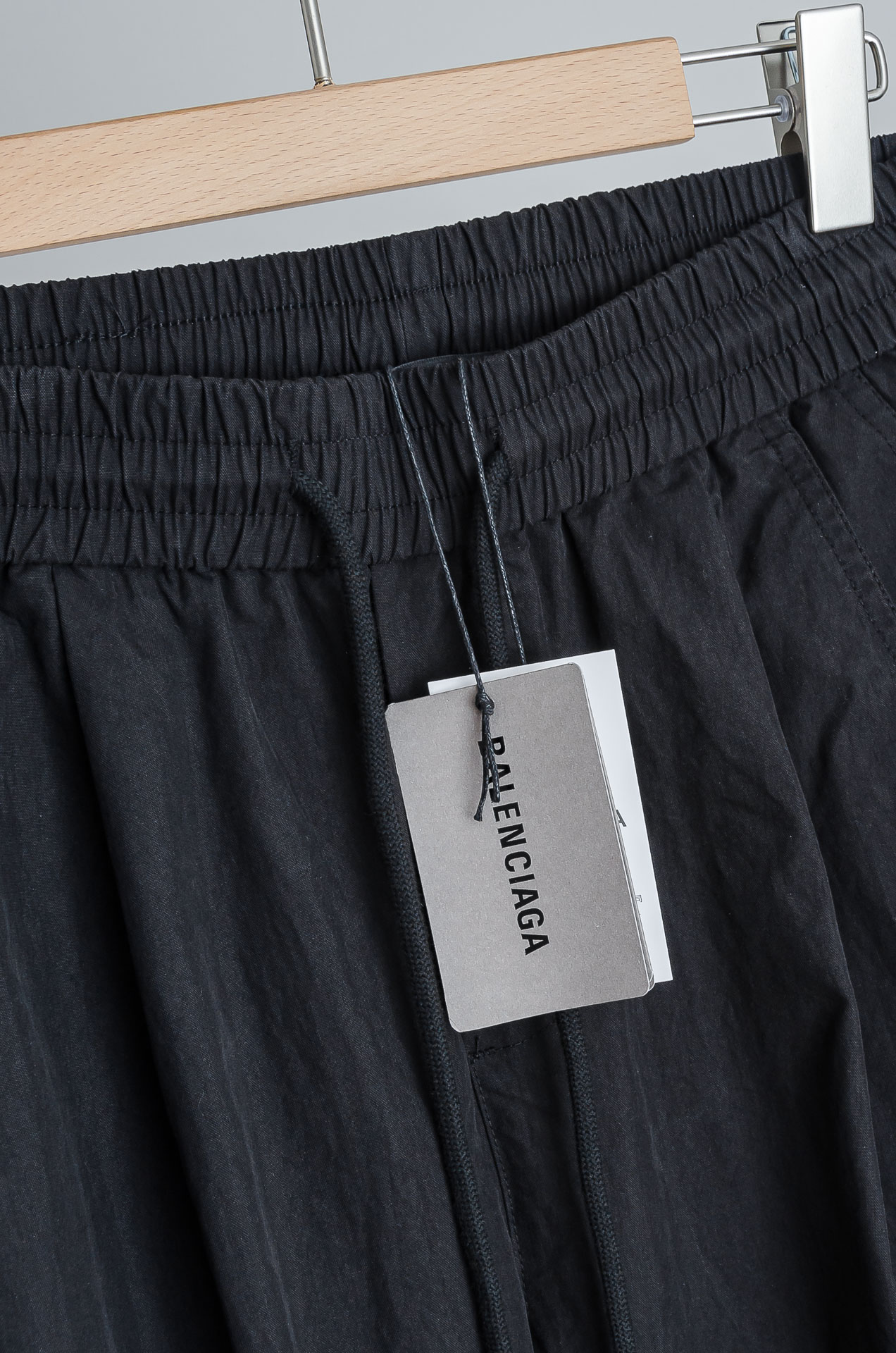 ☀️☀️ 巴黎世家 2026新春最新出品宽松裤脚休闲裤#休闲百搭的一款 上身很舒适 弹力收腰抽绳，阔腿设