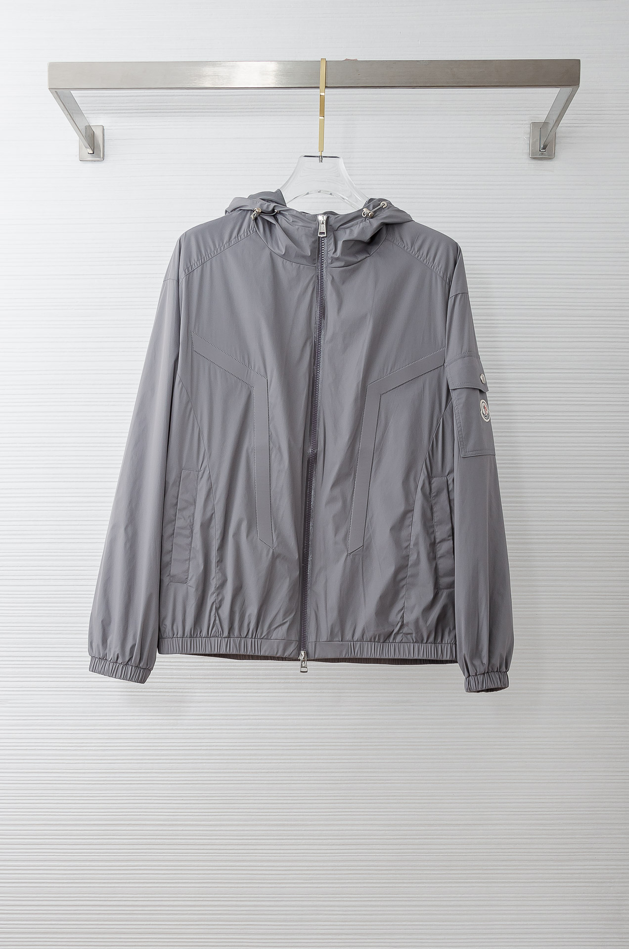MONC* LER*.蒙口2026 ss最新春季新品，连帽防水夹克外套#同步官网发售！该款夹克外层超柔聚