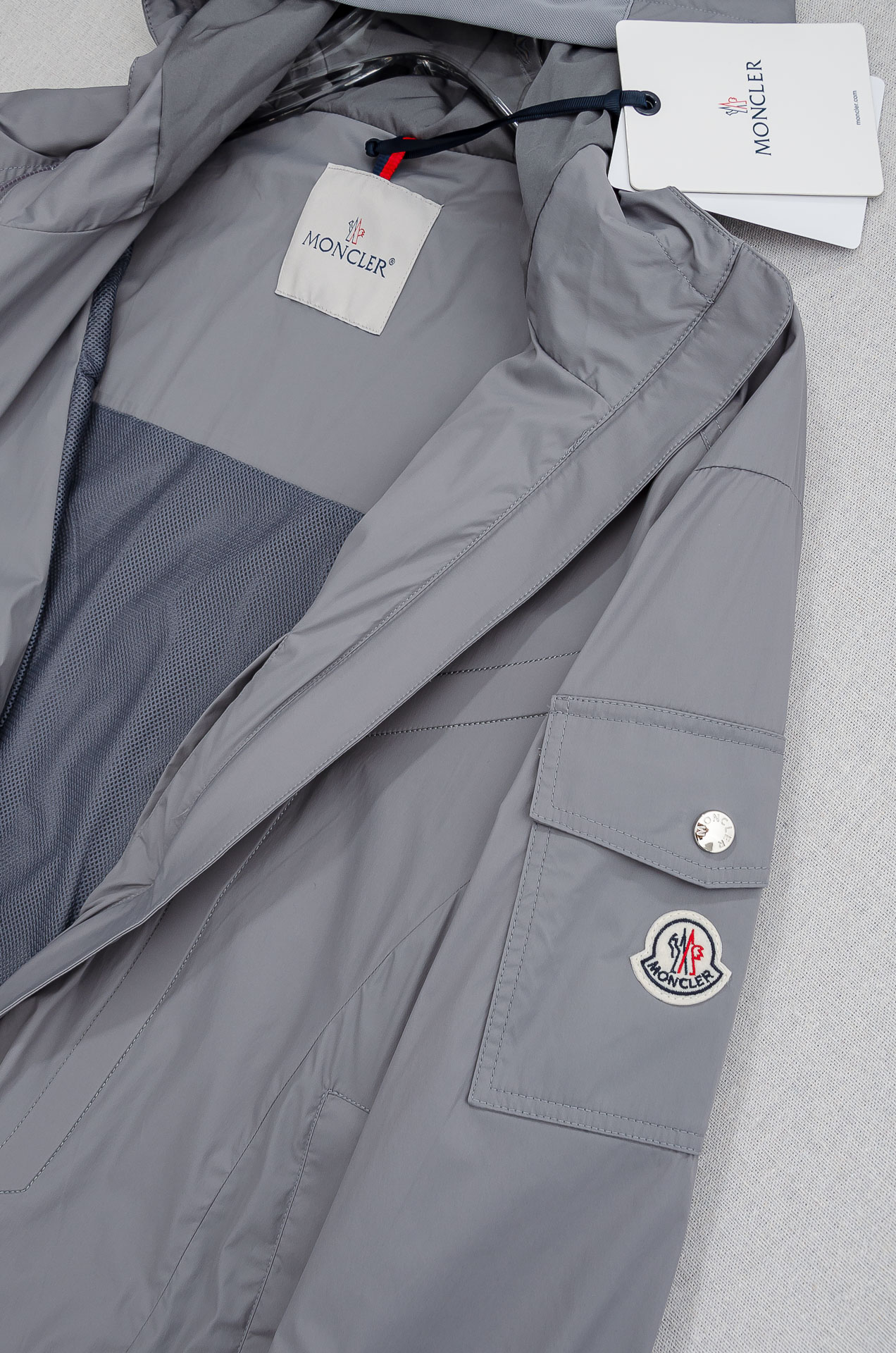 MONC* LER*.蒙口2026 ss最新春季新品，连帽防水夹克外套#同步官网发售！该款夹克外层超柔聚