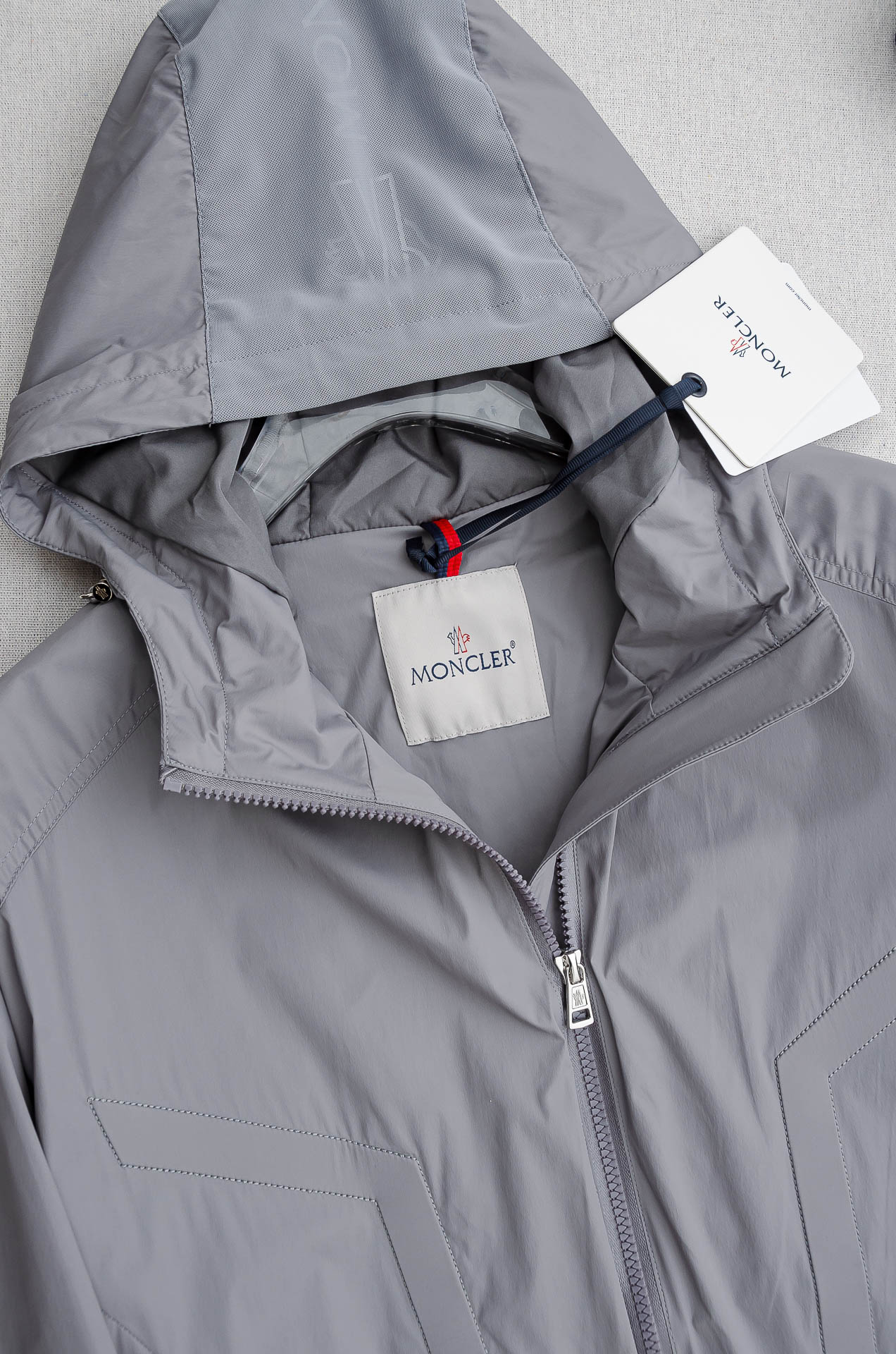 MONC* LER*.蒙口2026 ss最新春季新品，连帽防水夹克外套#同步官网发售！该款夹克外层超柔聚
