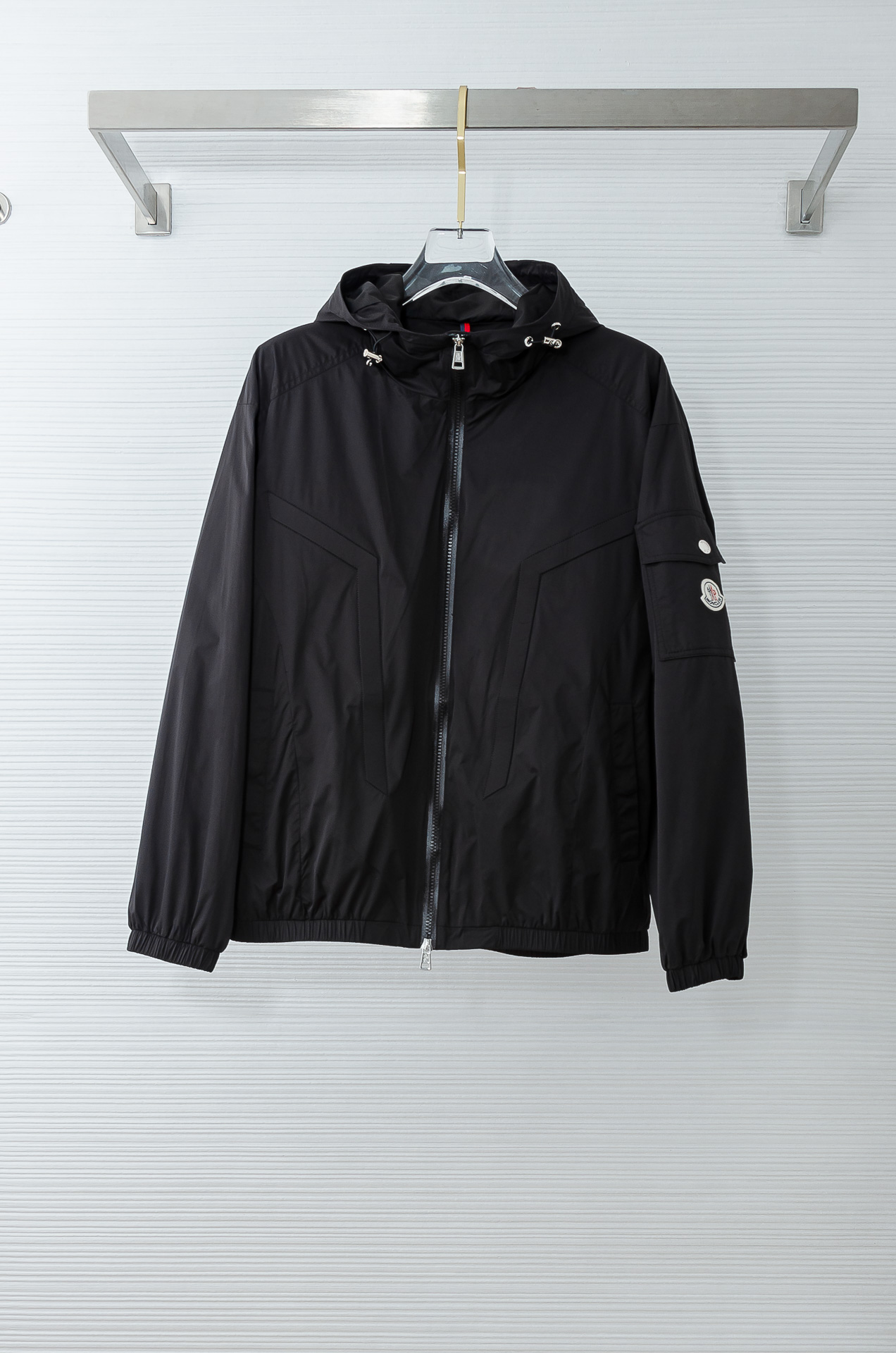 MONC* LER*.蒙口2026 ss最新春季新品，连帽防水夹克外套#同步官网发售！该款夹克外层超柔聚