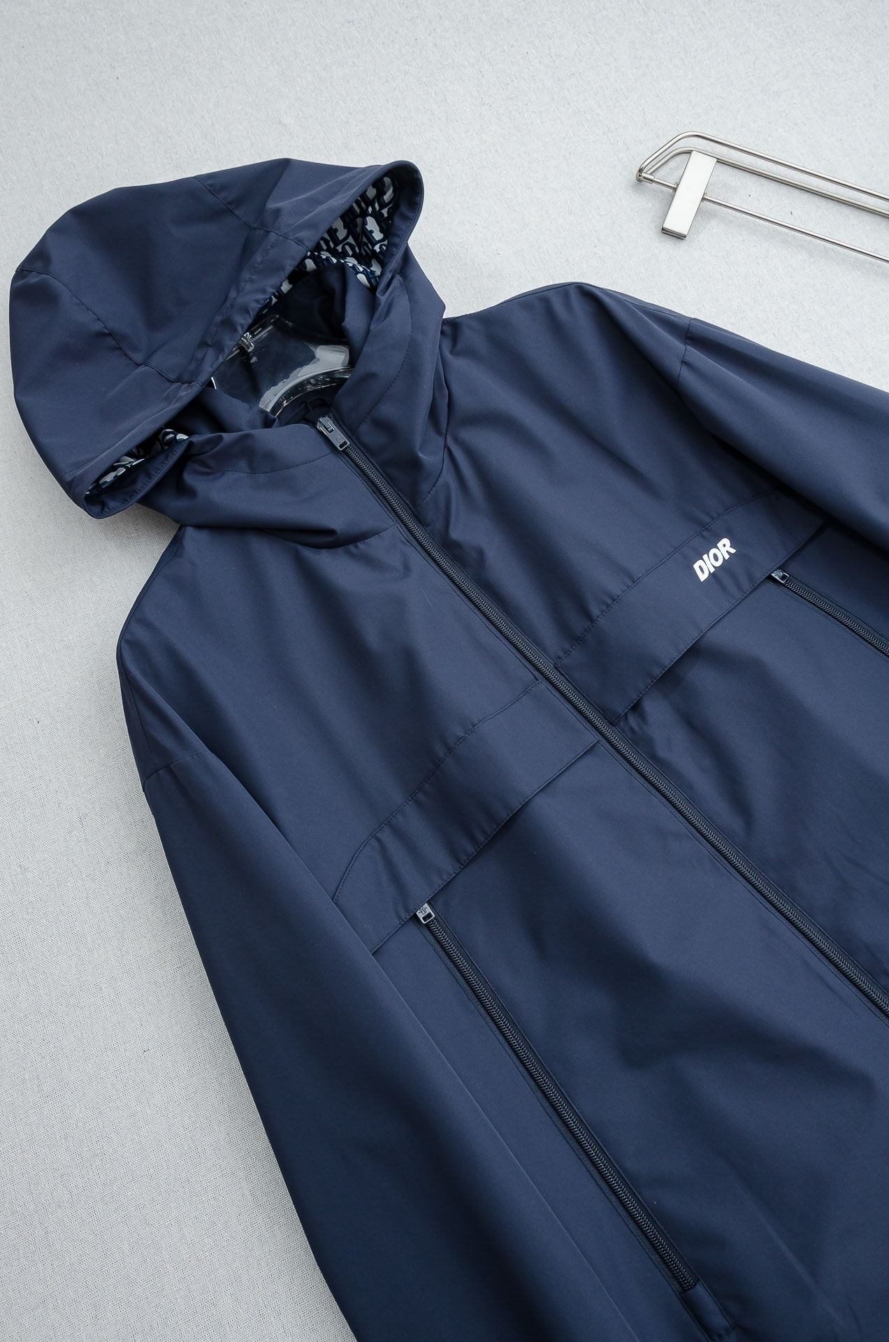 Dior 迪奥2026 ss最新春季新品，连帽防水夹克外套#同步官网发售！该款夹克外层超柔聚酯纤维防风防