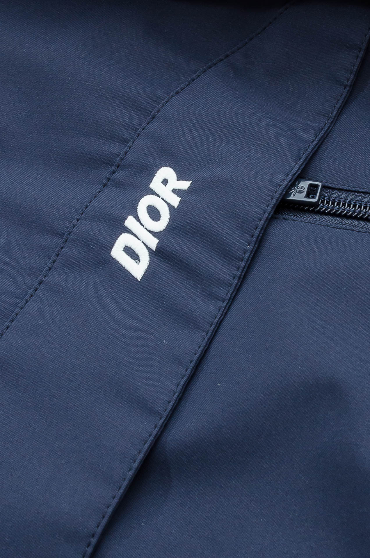 Dior 迪奥2026 ss最新春季新品，连帽防水夹克外套#同步官网发售！该款夹克外层超柔聚酯纤维防风防