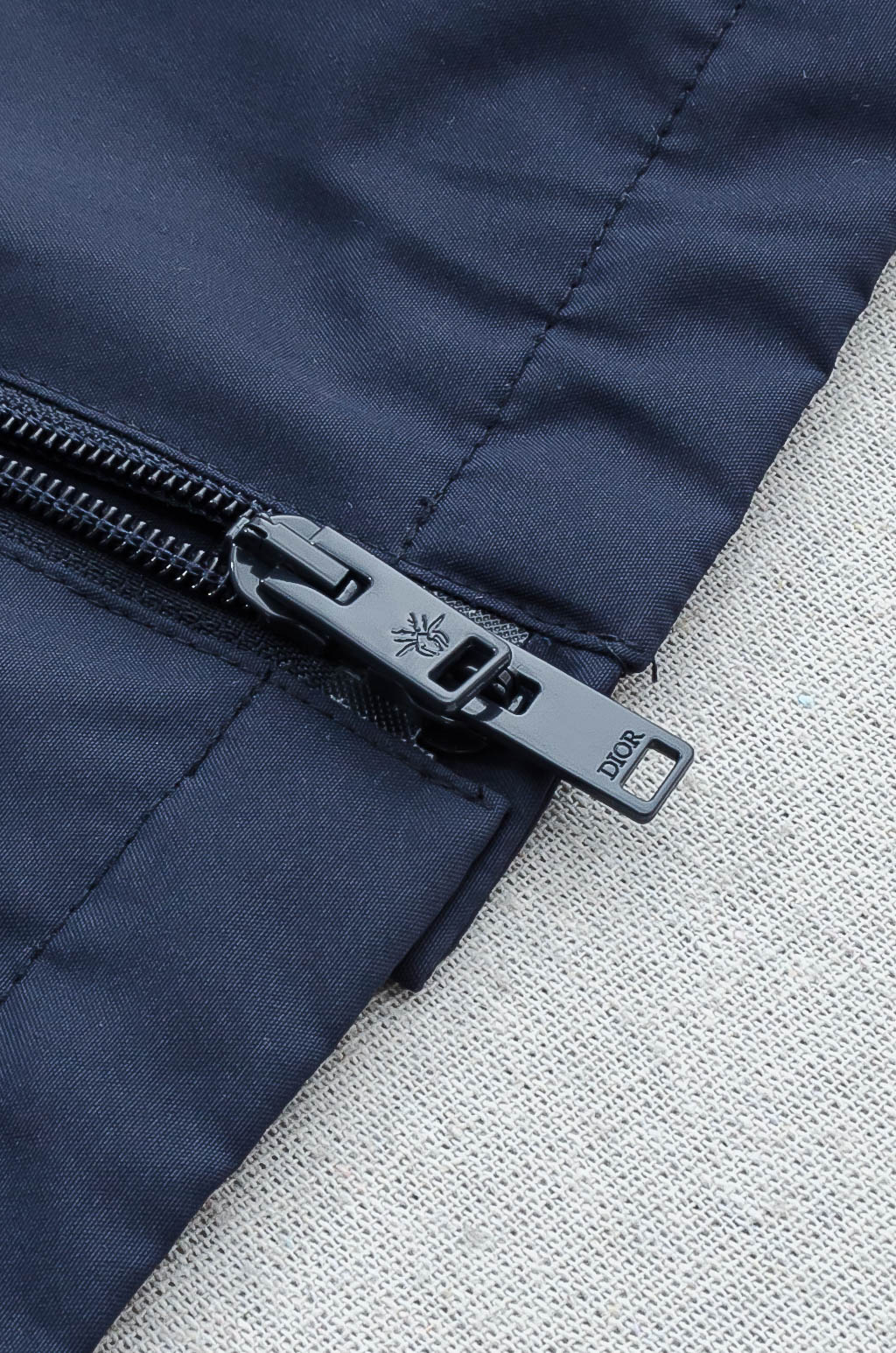 Dior 迪奥2026 ss最新春季新品，连帽防水夹克外套#同步官网发售！该款夹克外层超柔聚酯纤维防风防