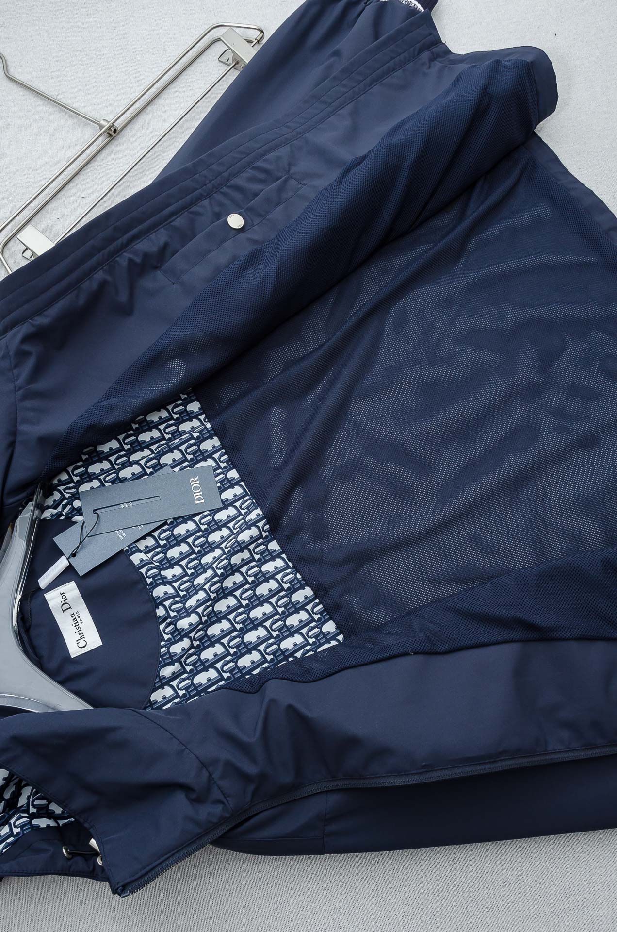 Dior 迪奥2026 ss最新春季新品，连帽防水夹克外套#同步官网发售！该款夹克外层超柔聚酯纤维防风防