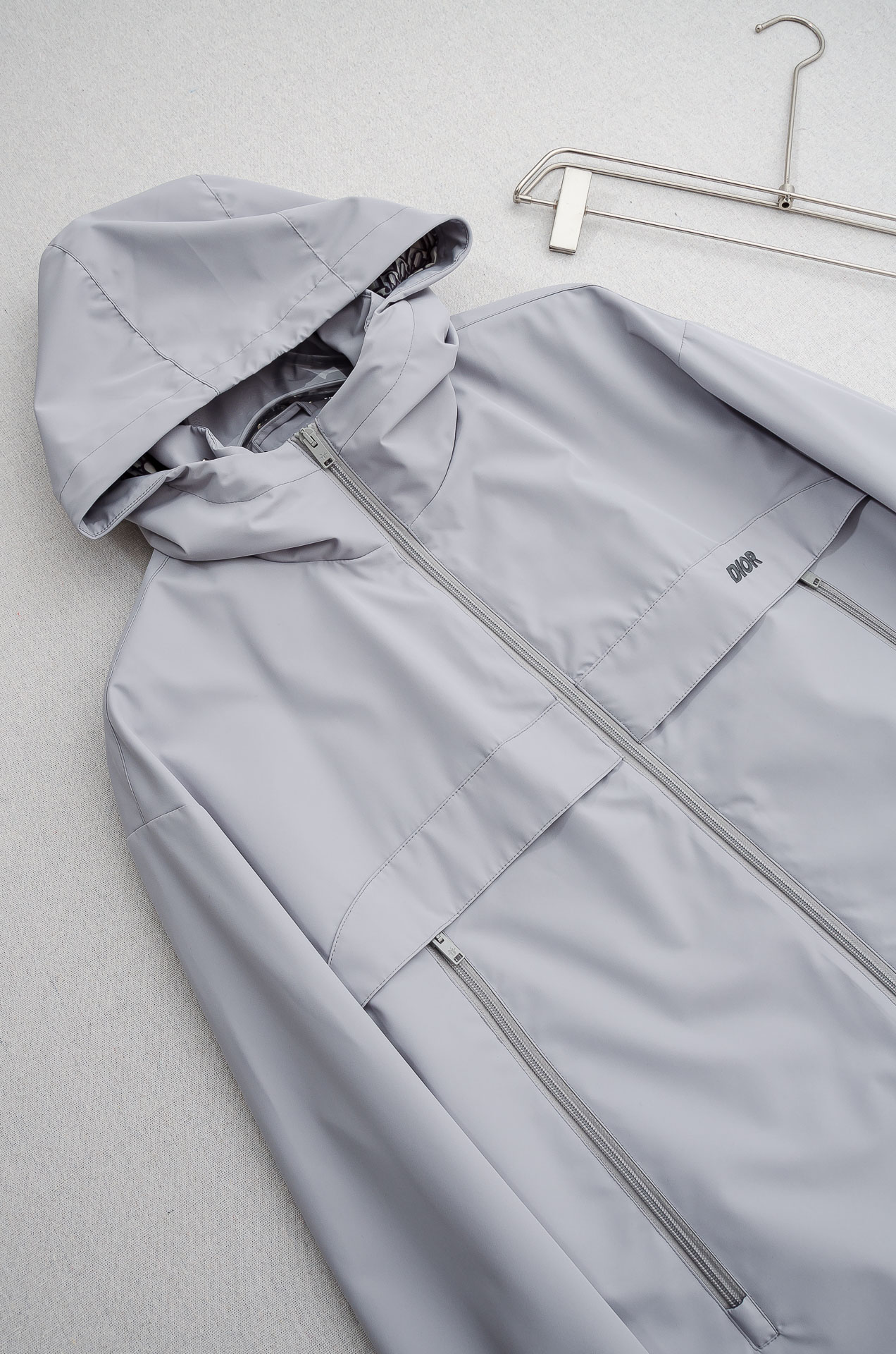 Dior 迪奥2026 ss最新春季新品，连帽防水夹克外套#同步官网发售！该款夹克外层超柔聚酯纤维防风防