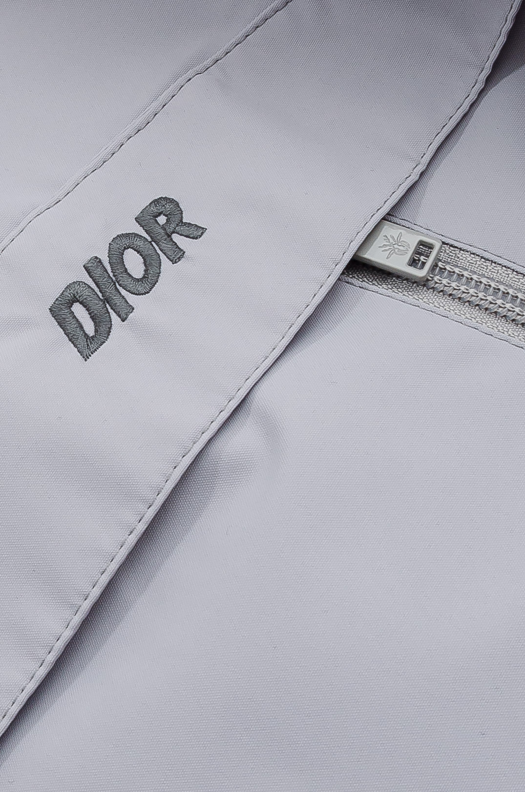 Dior 迪奥2026 ss最新春季新品，连帽防水夹克外套#同步官网发售！该款夹克外层超柔聚酯纤维防风防