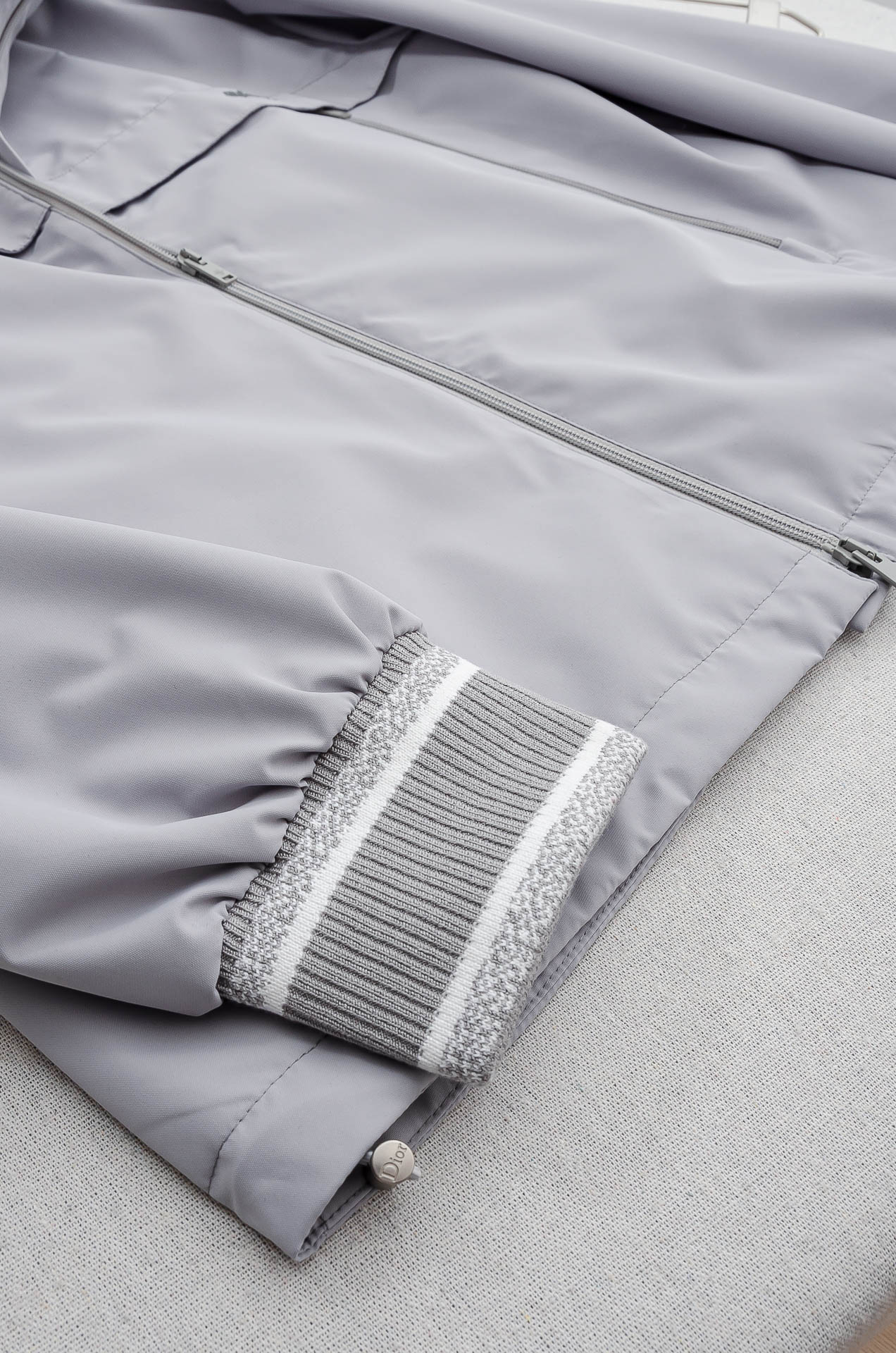 Dior 迪奥2026 ss最新春季新品，连帽防水夹克外套#同步官网发售！该款夹克外层超柔聚酯纤维防风防