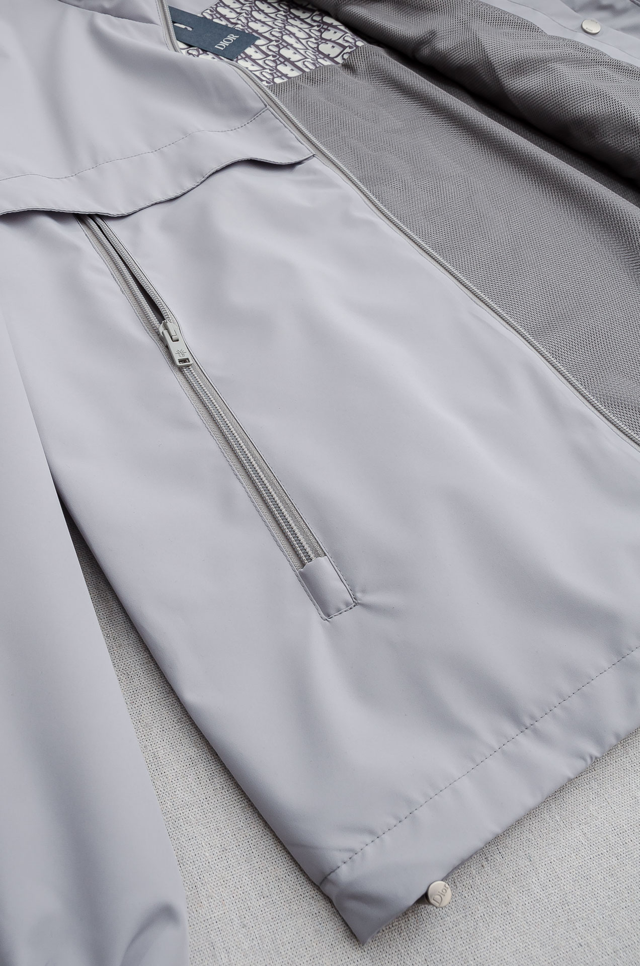 Dior 迪奥2026 ss最新春季新品，连帽防水夹克外套#同步官网发售！该款夹克外层超柔聚酯纤维防风防