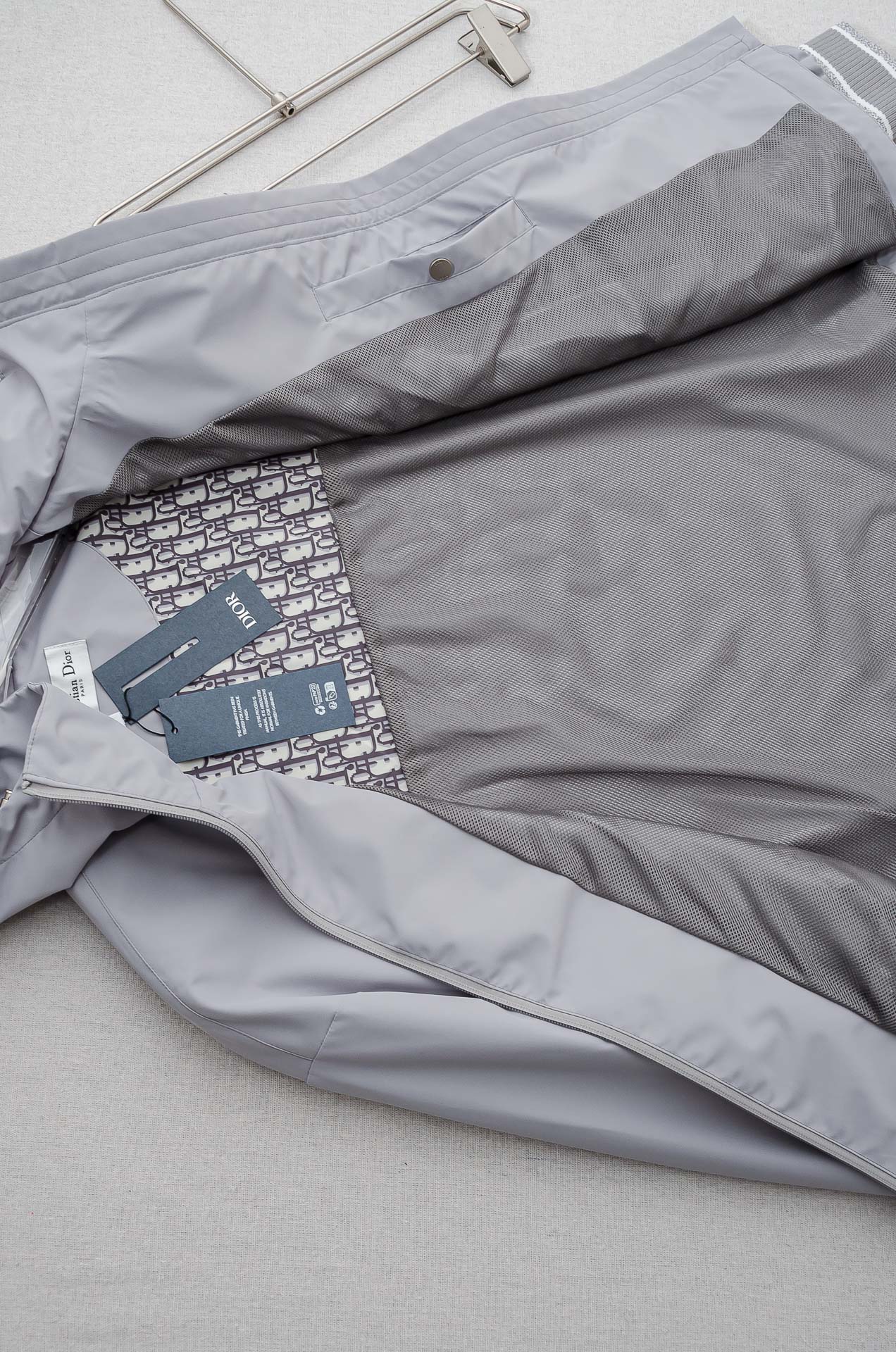 Dior 迪奥2026 ss最新春季新品，连帽防水夹克外套#同步官网发售！该款夹克外层超柔聚酯纤维防风防