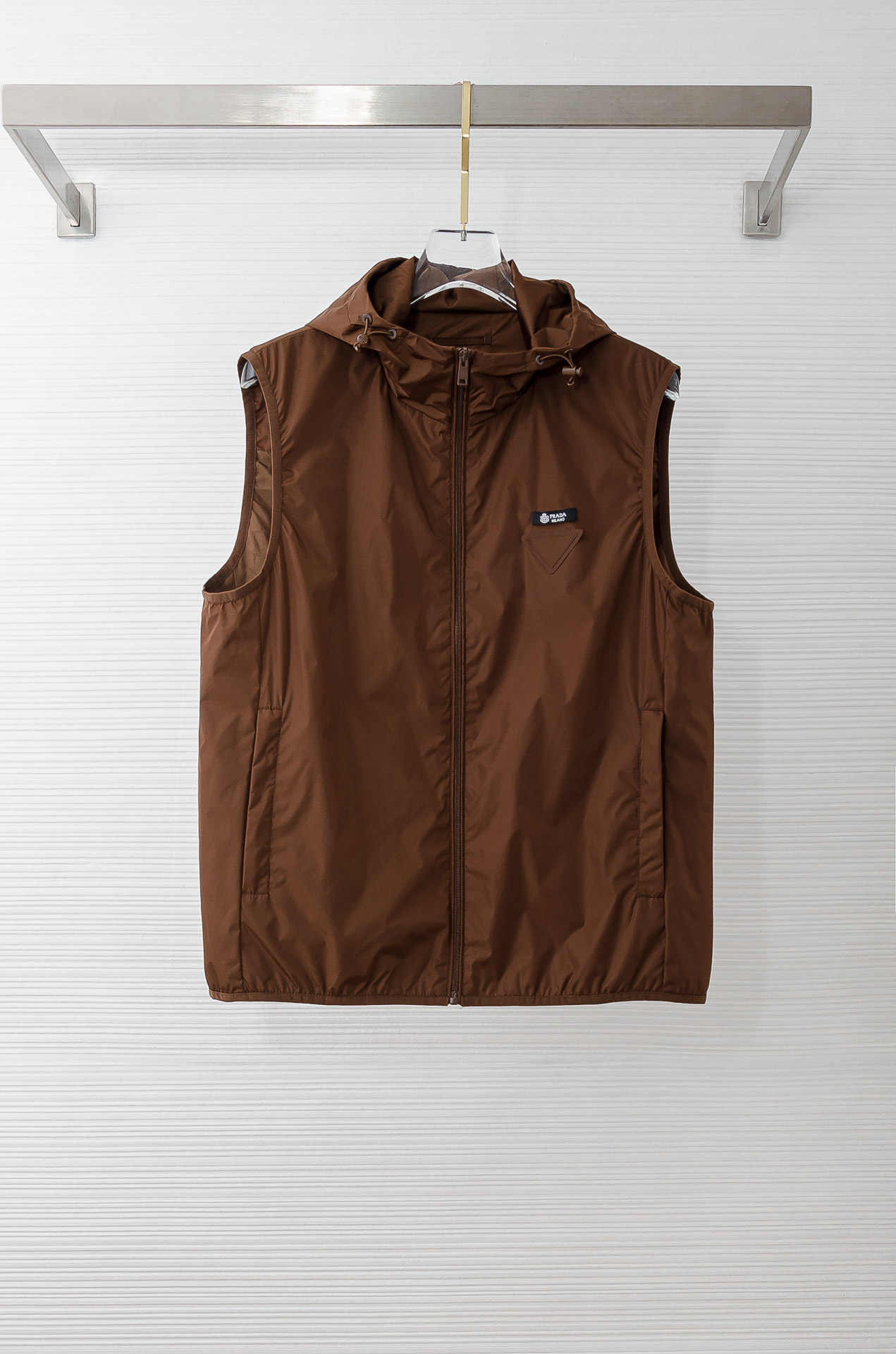 PR#ADA普拉达2026FW 秋冬最新连帽设计男士休闲马甲夹克外套#上身十分的舒适，质感超级的细腻且柔