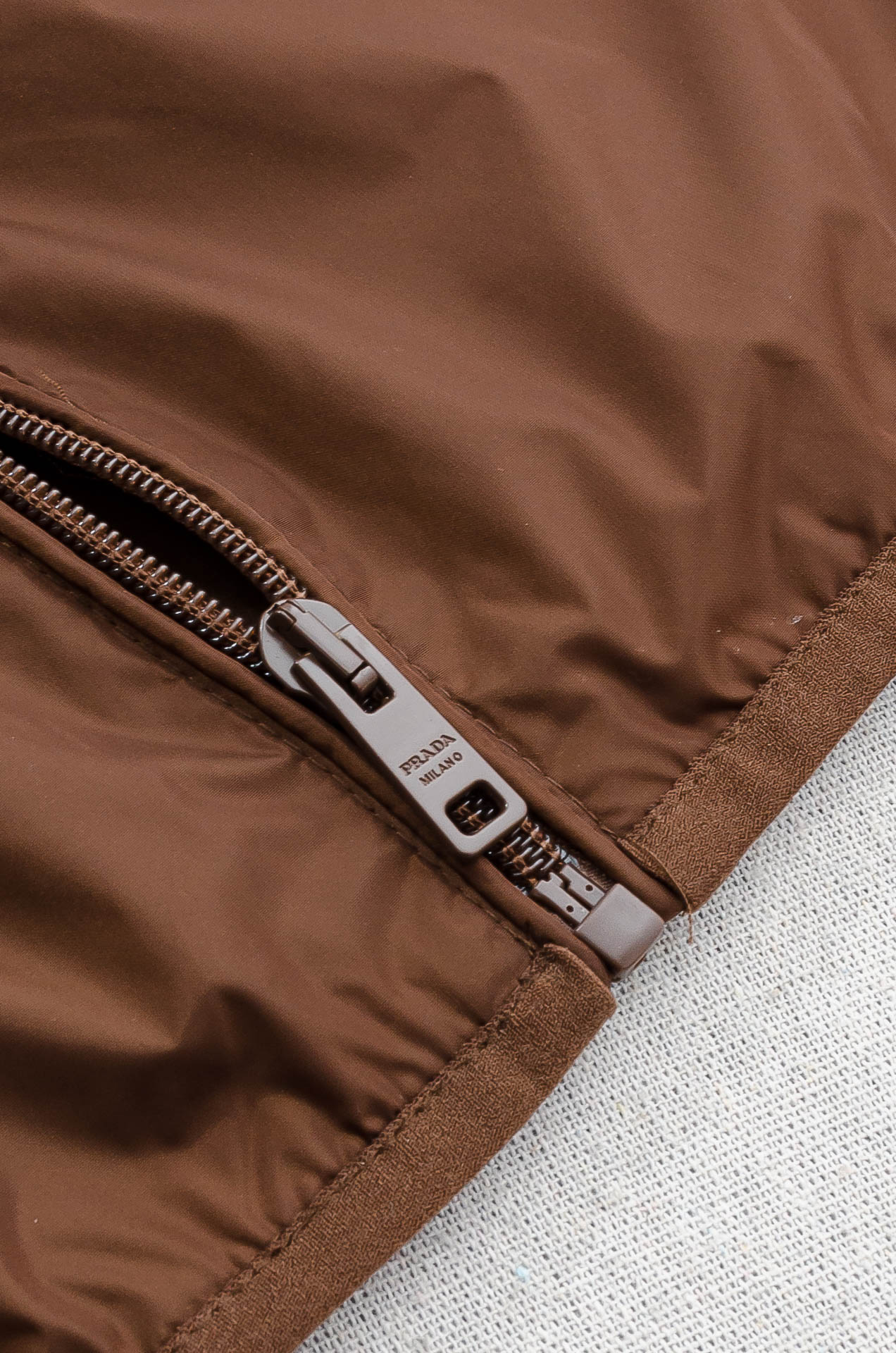 PR#ADA普拉达2026FW 秋冬最新连帽设计男士休闲马甲夹克外套#上身十分的舒适，质感超级的细腻且柔