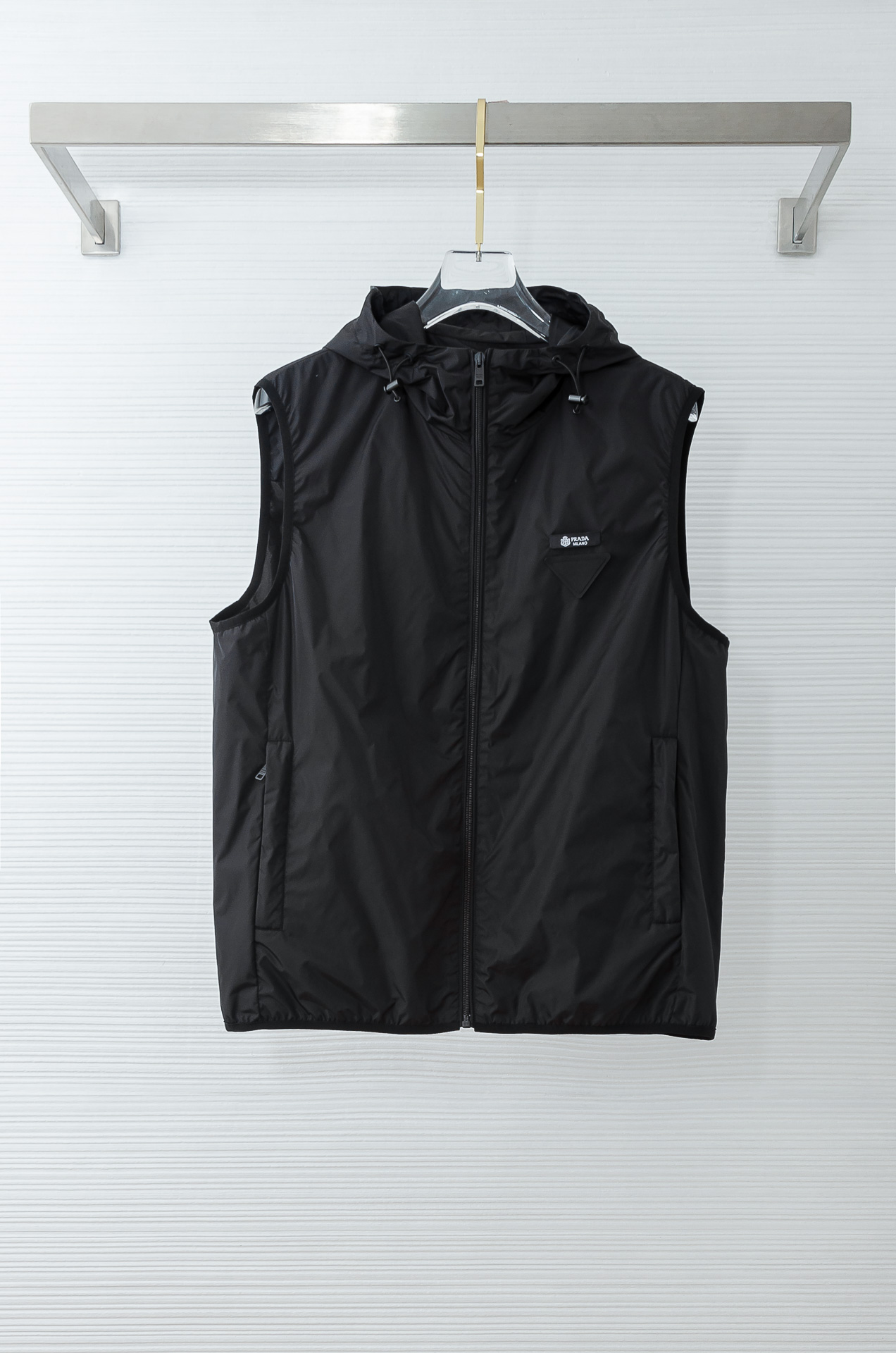 PR#ADA普拉达2026FW 秋冬最新连帽设计男士休闲马甲夹克外套#上身十分的舒适，质感超级的细腻且柔