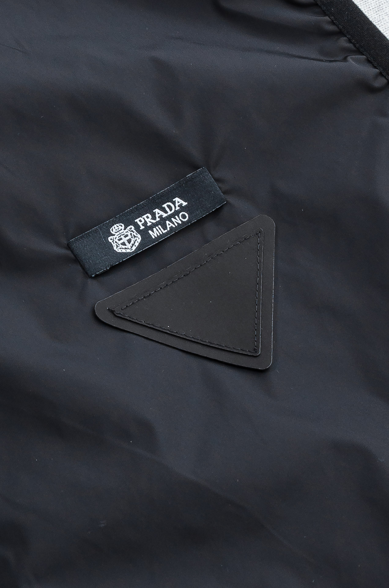 PR#ADA普拉达2026FW 秋冬最新连帽设计男士休闲马甲夹克外套#上身十分的舒适，质感超级的细腻且柔