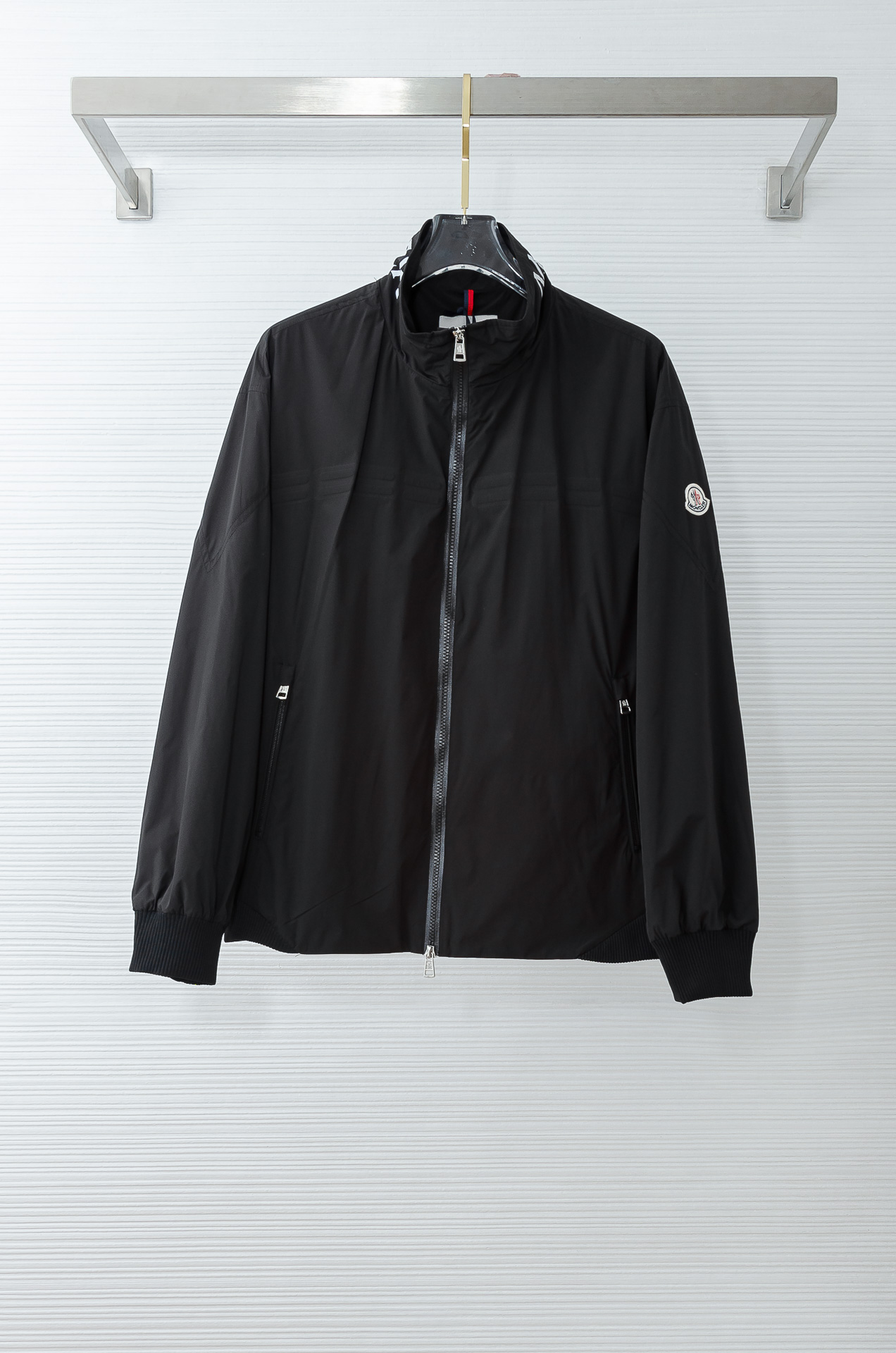 MONC* LER*.蒙口2026 ss最新春季新品，立领防水夹克外套#同步官网发售！该款夹克外层超柔聚