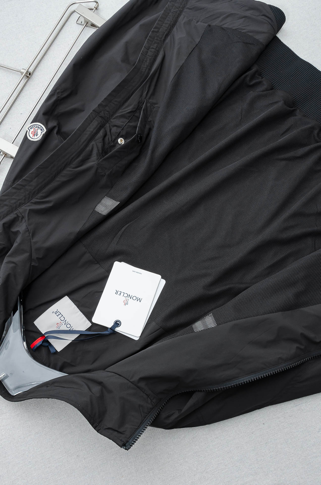 MONC* LER*.蒙口2026 ss最新春季新品，立领防水夹克外套#同步官网发售！该款夹克外层超柔聚