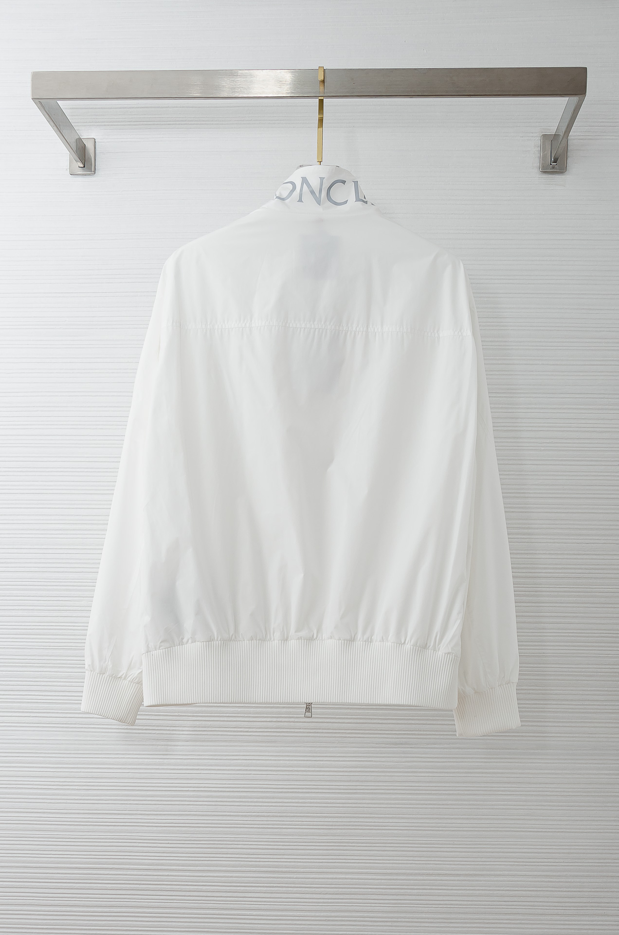 MONC* LER*.蒙口2026 ss最新春季新品，立领防水夹克外套#同步官网发售！该款夹克外层超柔聚