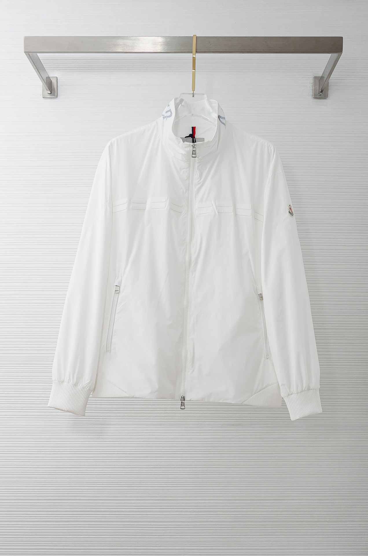 MONC* LER*.蒙口2026 ss最新春季新品，立领防水夹克外套#同步官网发售！该款夹克外层超柔聚