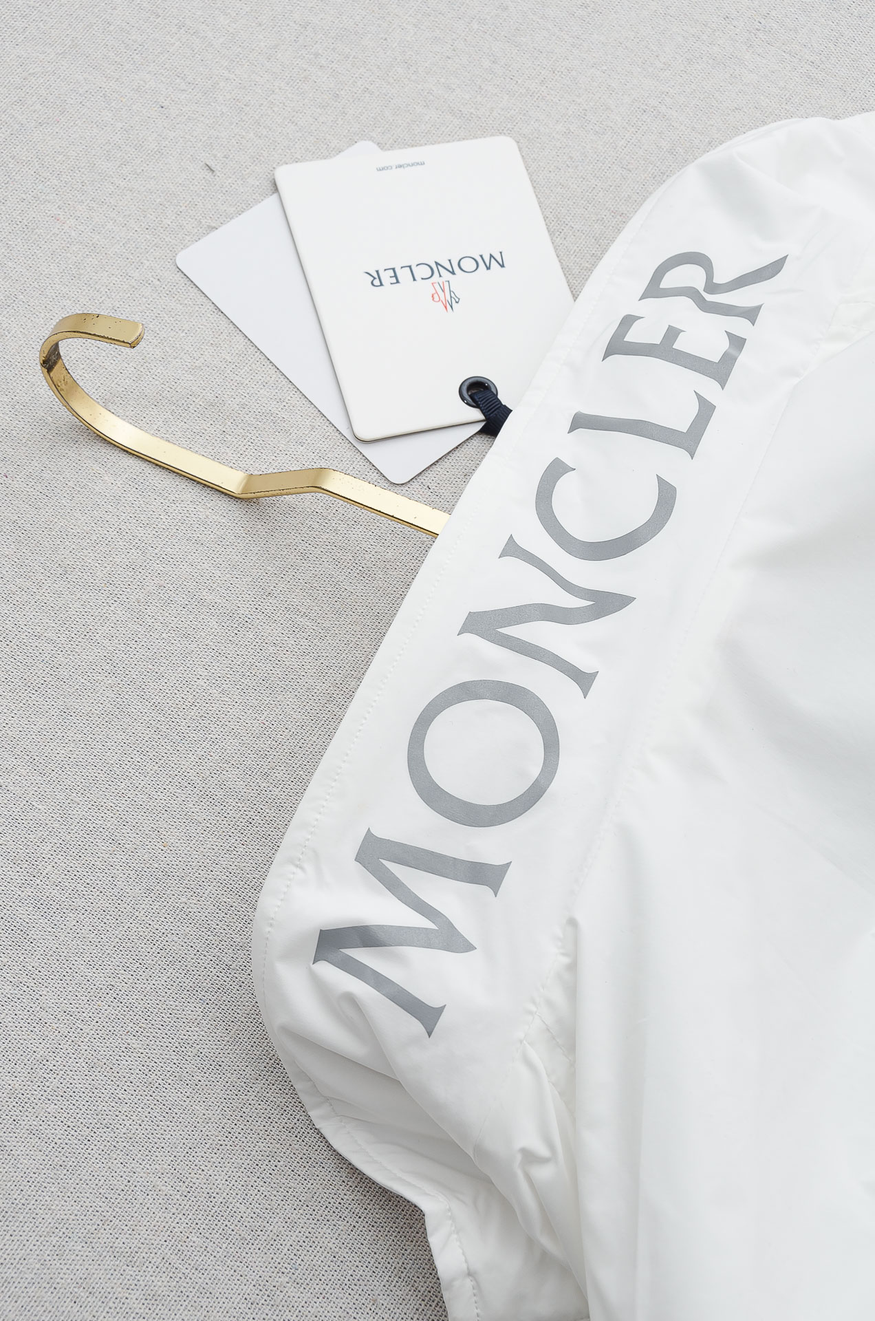 MONC* LER*.蒙口2026 ss最新春季新品，立领防水夹克外套#同步官网发售！该款夹克外层超柔聚