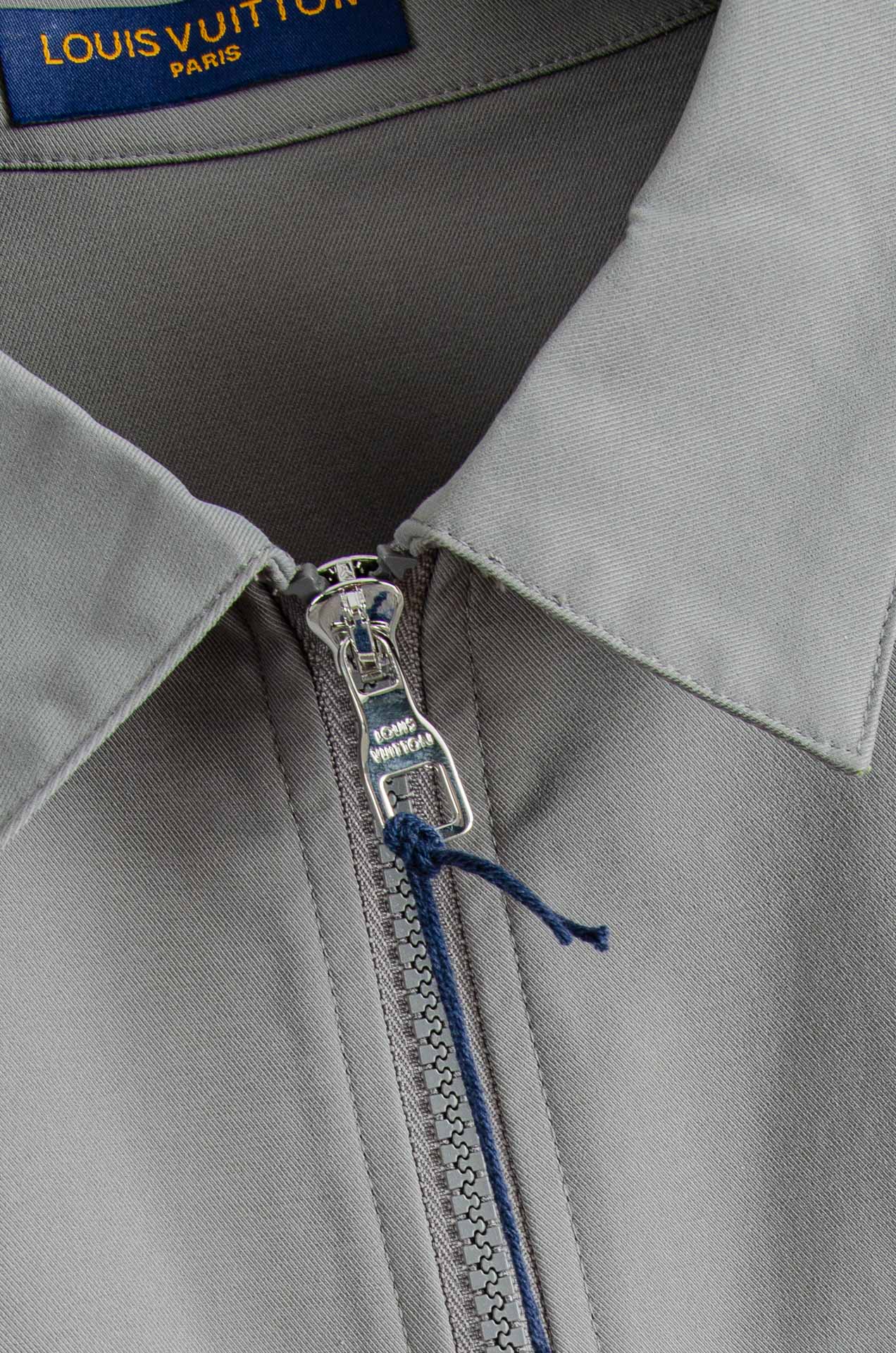 LV 2026最新衬衫领夹克外套！直裁衣袖，直裁下摆版型！正面精美LV标识，可以百搭任何风格的单品，呈现