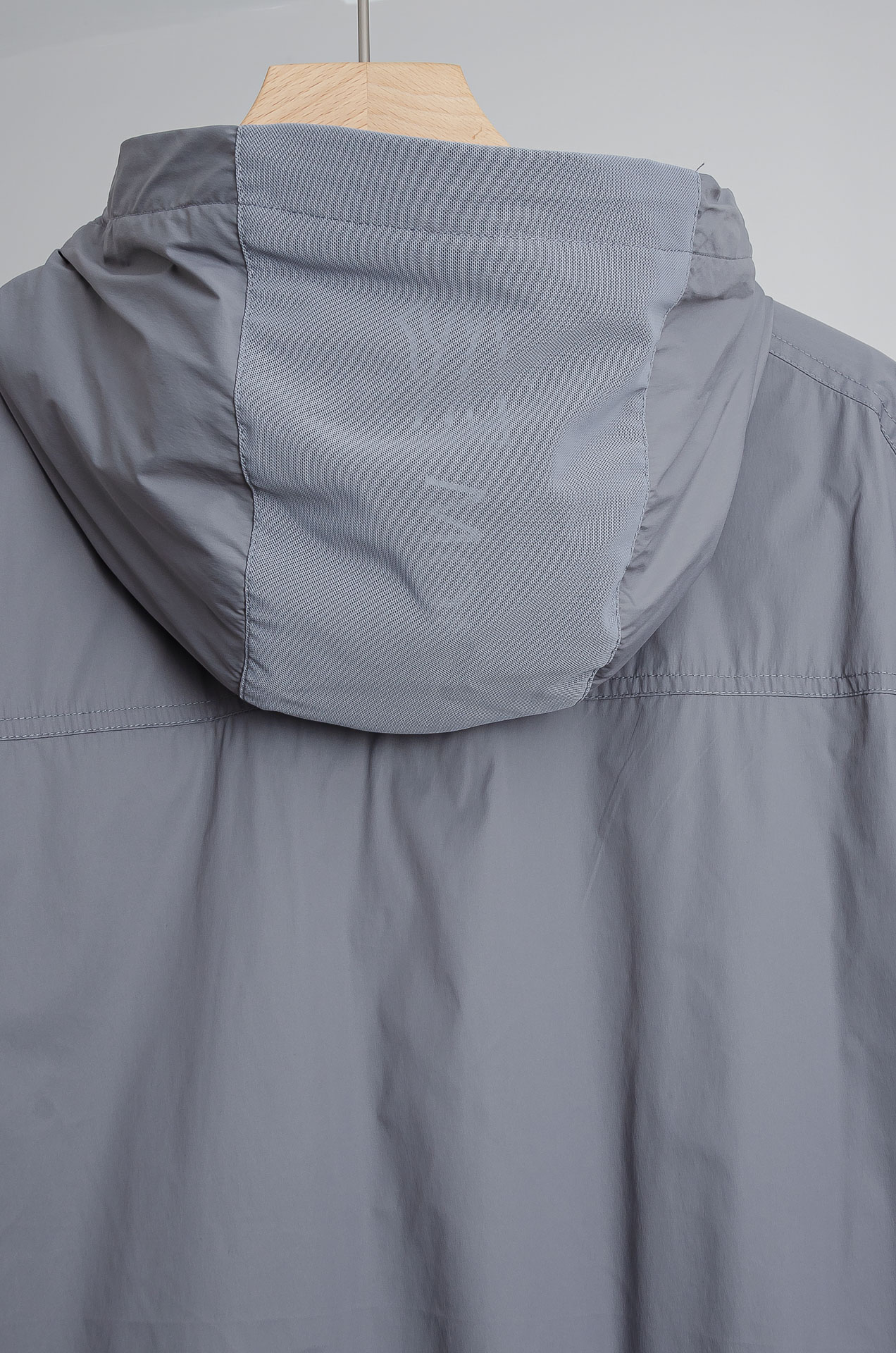 ☀️☀️MONCLER蒙口2026新春最新出品，连帽防水夹克外套#同步官网发售！该款夹克外层超柔聚酯纤维