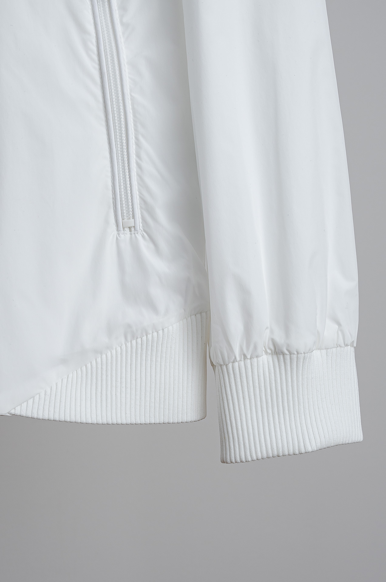 ☀️☀️MONCLER蒙口2026新春最新出品，立领防水夹克外套#同步官网发售！该款夹克外层超柔聚酯纤维
