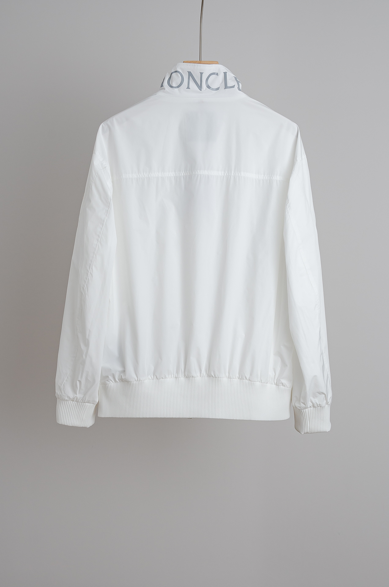 ☀️☀️MONCLER蒙口2026新春最新出品，立领防水夹克外套#同步官网发售！该款夹克外层超柔聚酯纤维