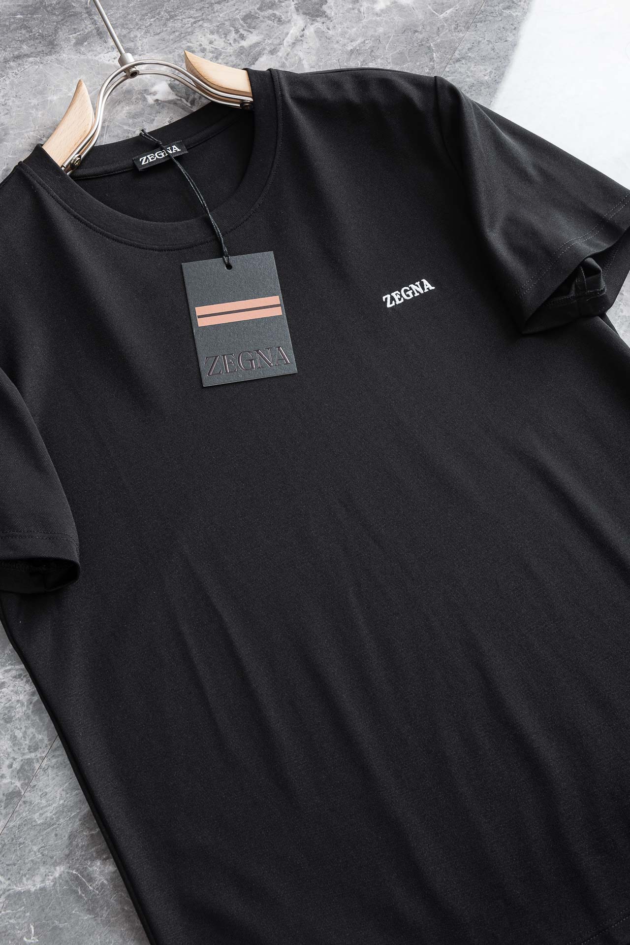 杰尼亚 2026ss春夏新品 ，男士休闲纯色圆领短袖#面料属性皆为上乘，网眼结构细腻自然，经过水洗后，肌