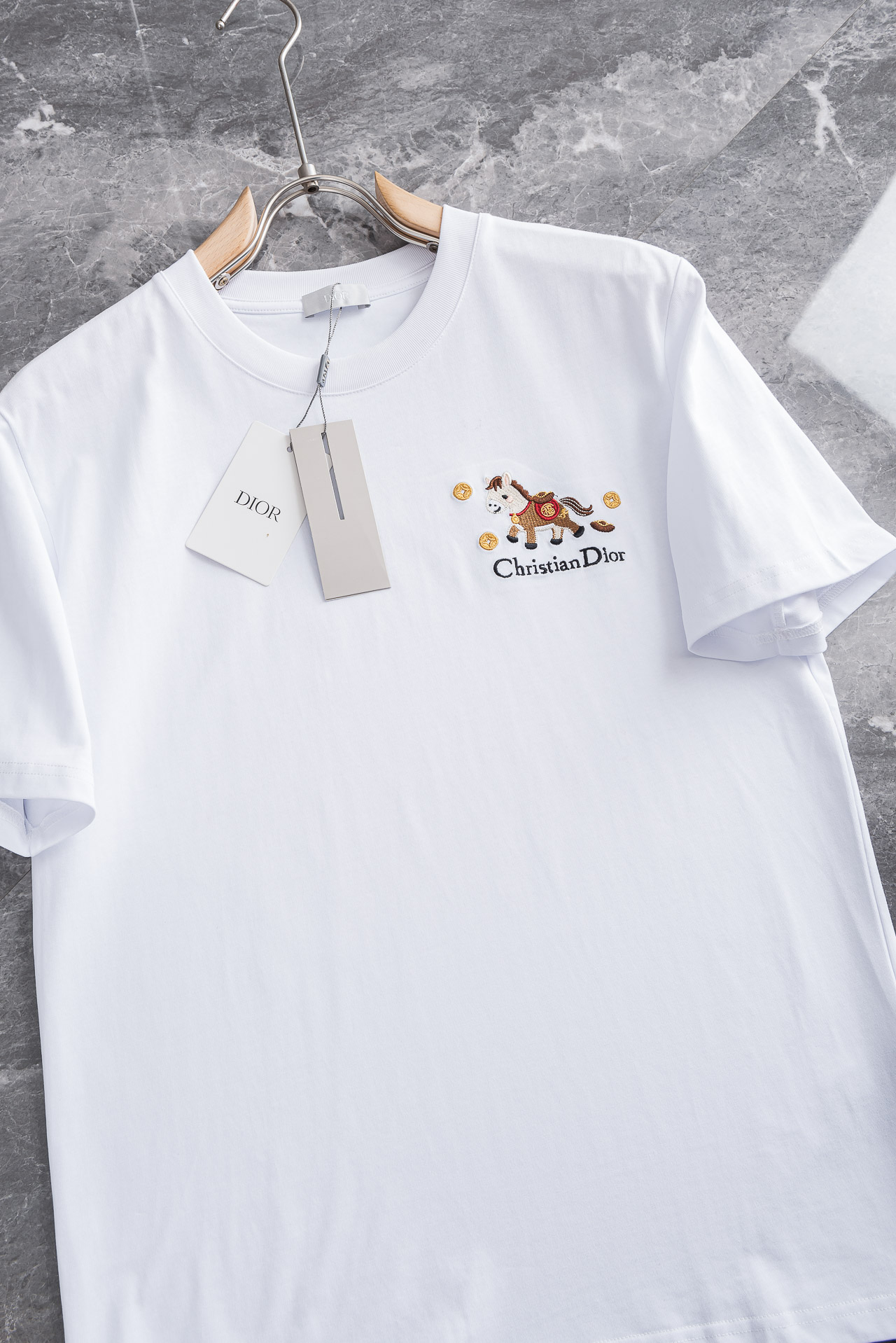 Dior迪奥 2026SS时尚潮人必备男士休闲圆领短袖T恤衫#设计理念潮流前卫与尚可持续，选用客供进口1