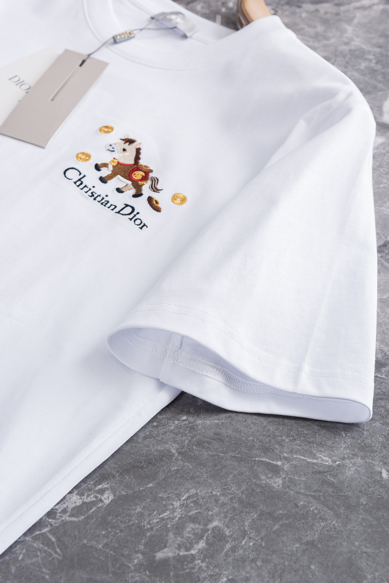 Dior迪奥 2026SS时尚潮人必备男士休闲圆领短袖T恤衫#设计理念潮流前卫与尚可持续，选用客供进口1