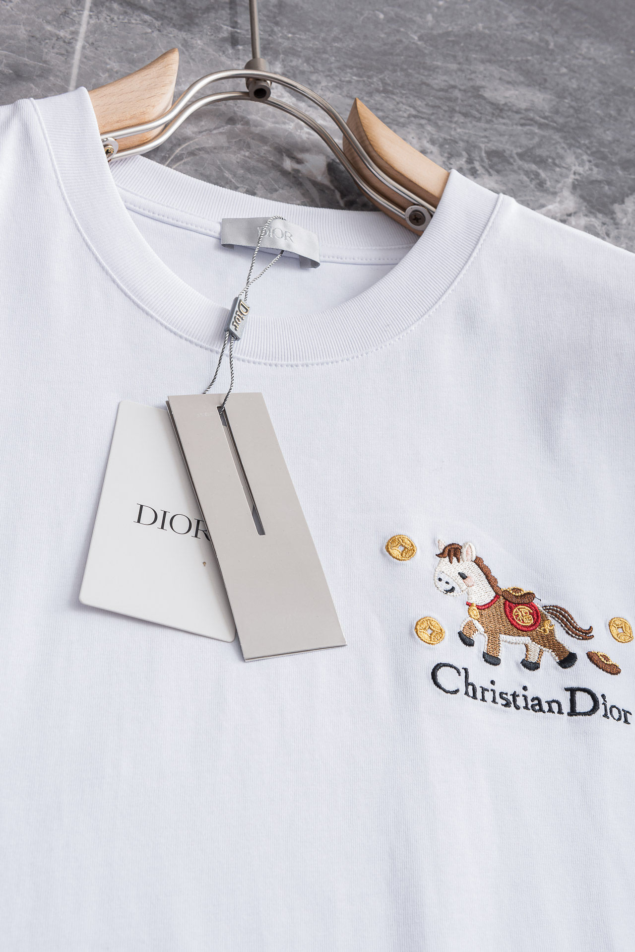 Dior迪奥 2026SS时尚潮人必备男士休闲圆领短袖T恤衫#设计理念潮流前卫与尚可持续，选用客供进口1