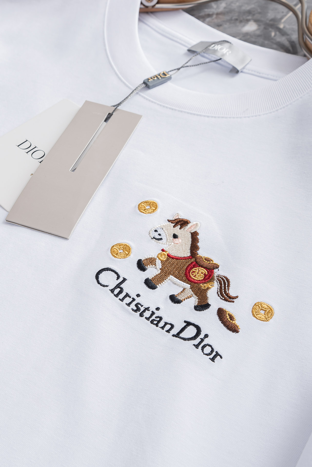 Dior迪奥 2026SS时尚潮人必备男士休闲圆领短袖T恤衫#设计理念潮流前卫与尚可持续，选用客供进口1