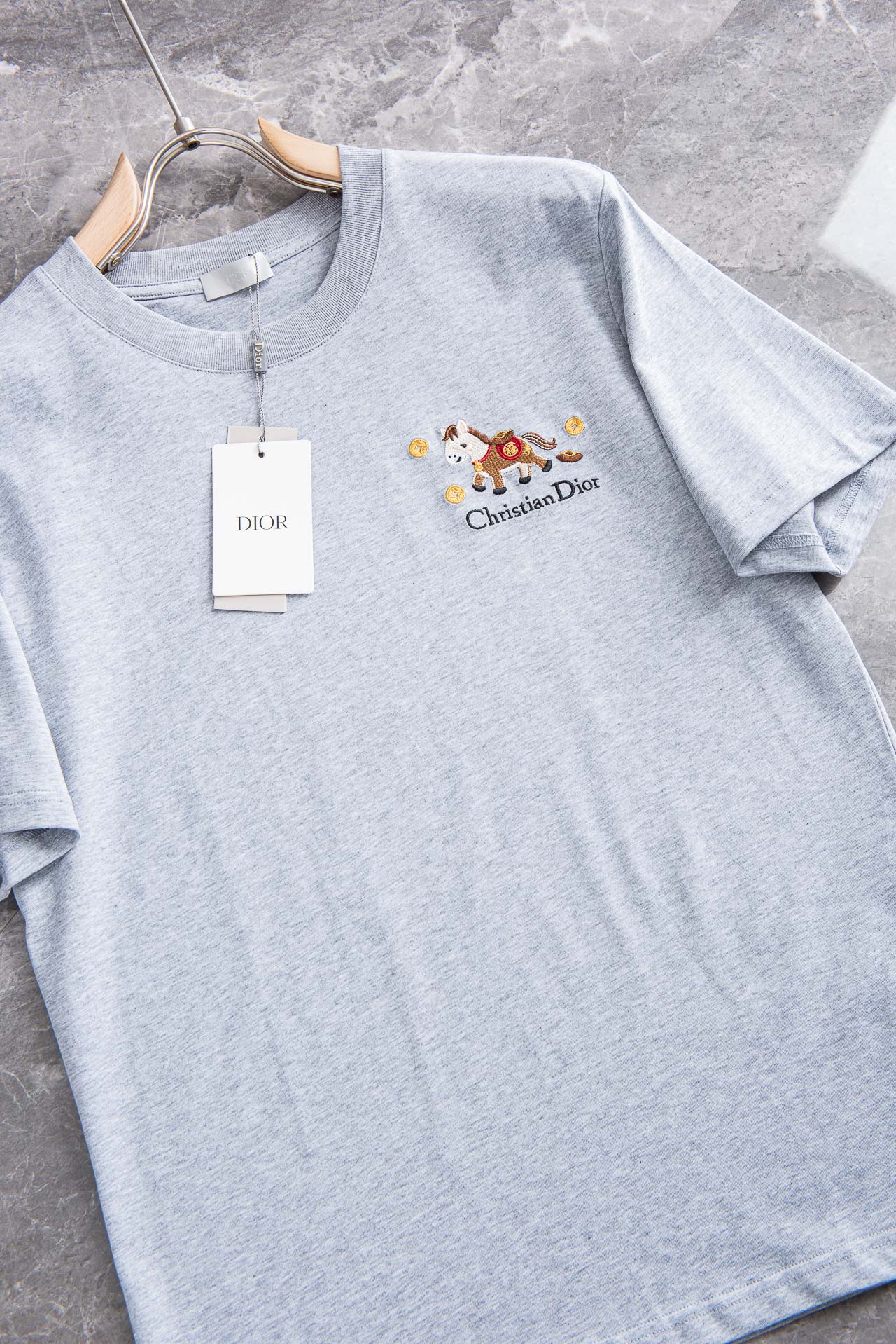 Dior迪奥 2026SS时尚潮人必备男士休闲圆领短袖T恤衫#设计理念潮流前卫与尚可持续，选用客供进口1